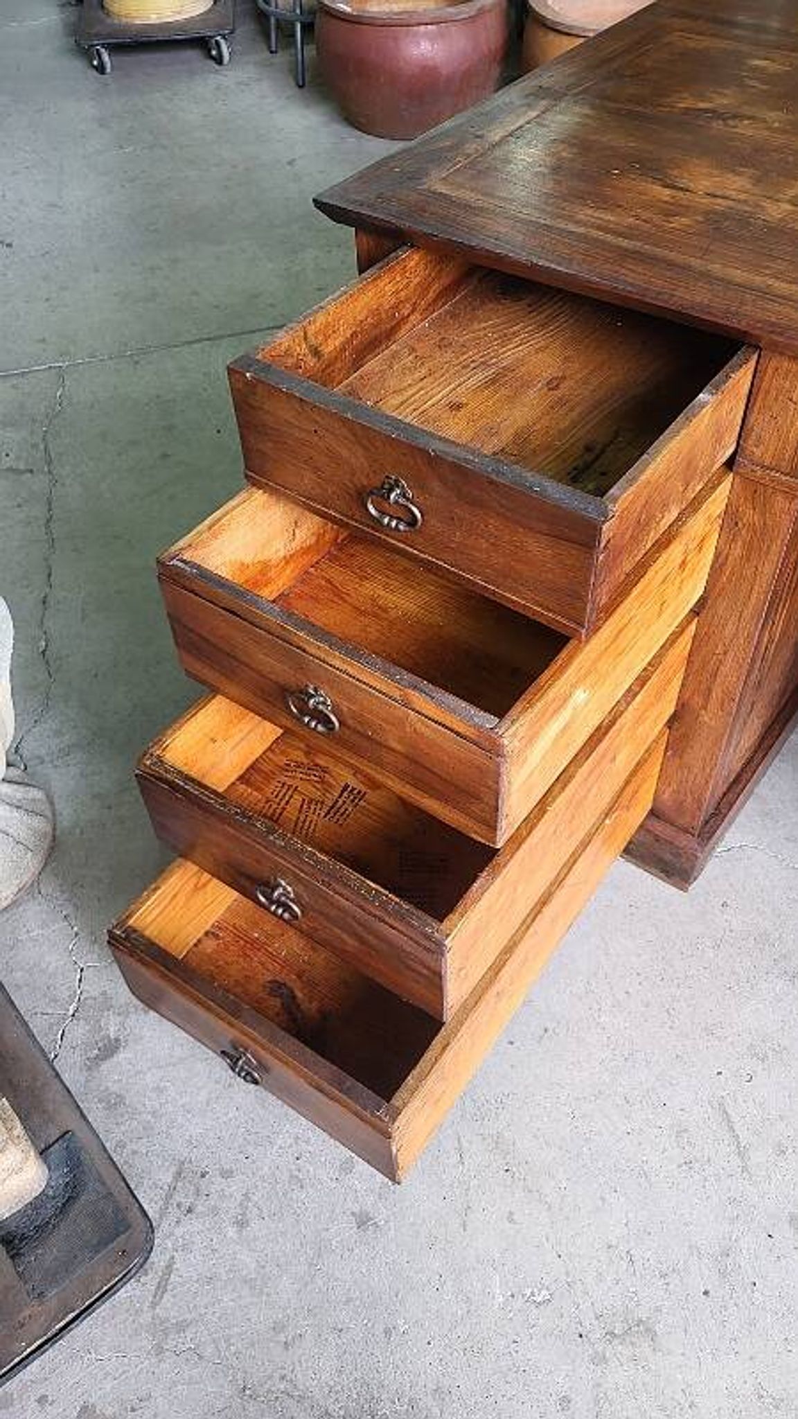 BUREAU A 9 TIROIRS EN NOYER 1900