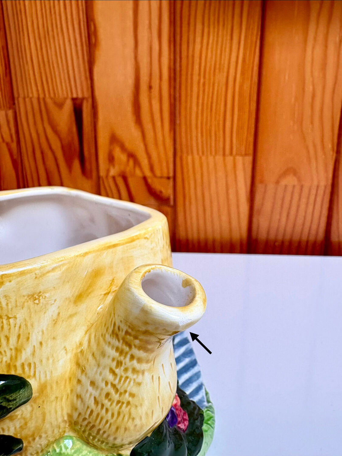 Vintage teapot in majolica – House of puppies