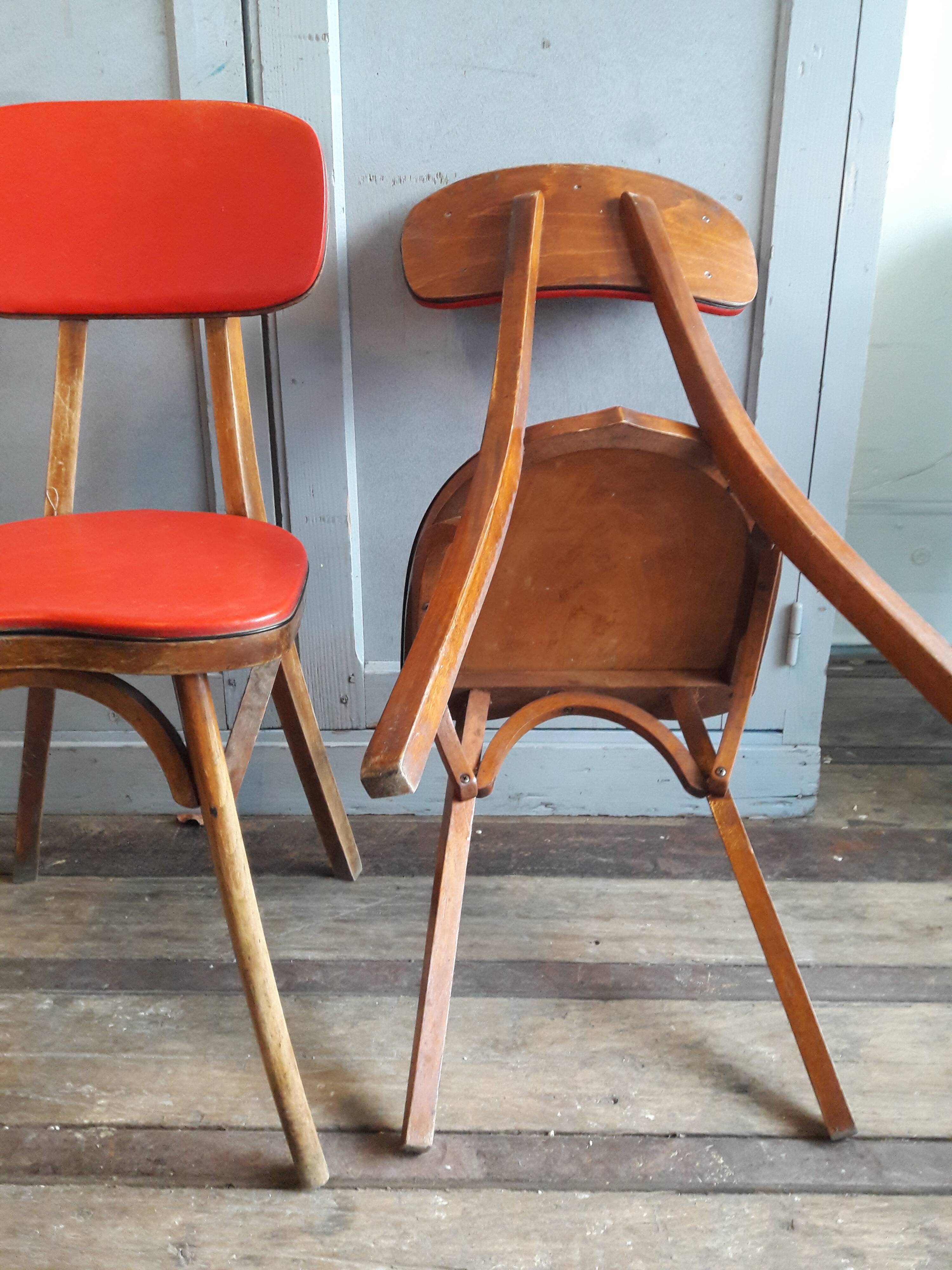 Lot of 2 wooden chairs and red skai