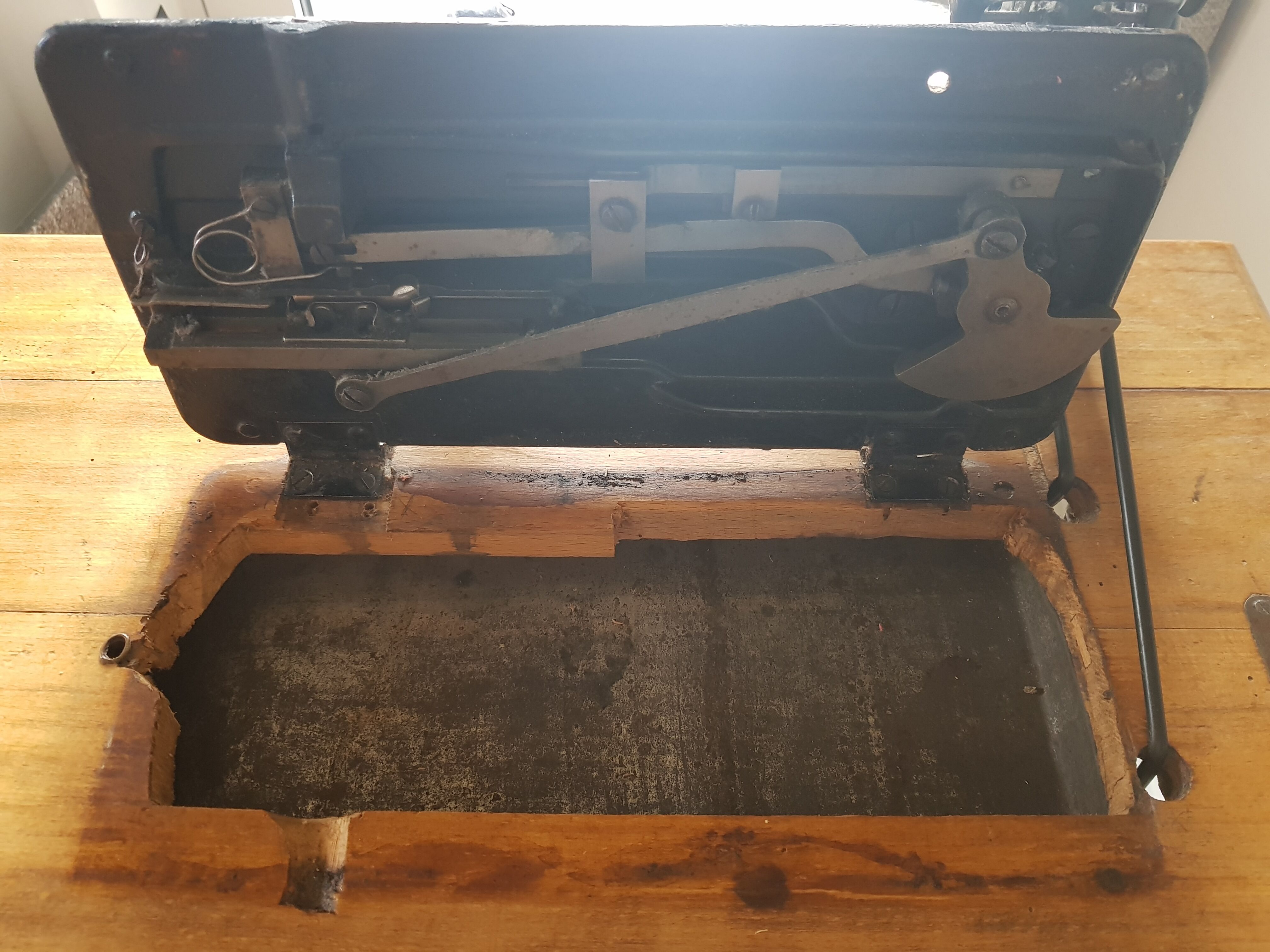 Old sewing machine H. Vigneron