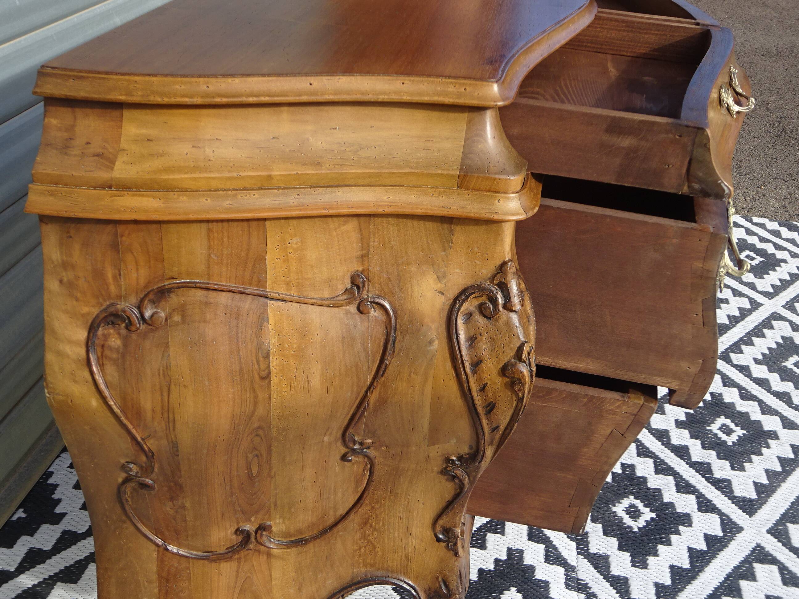 Coffin-style chest of drawers in walnut