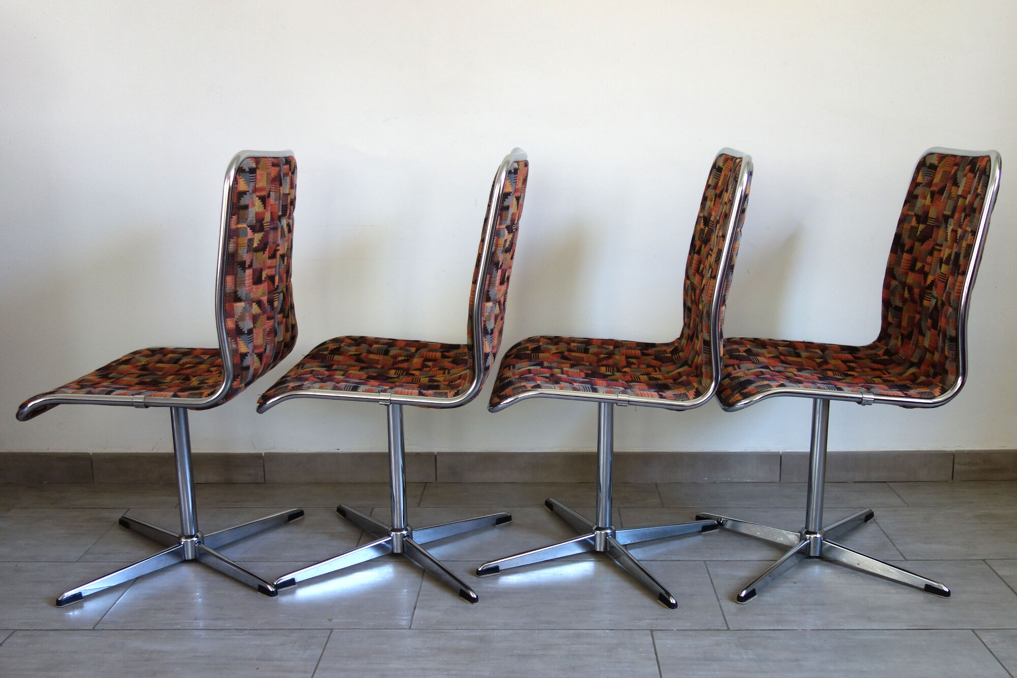 4 chairs 70s