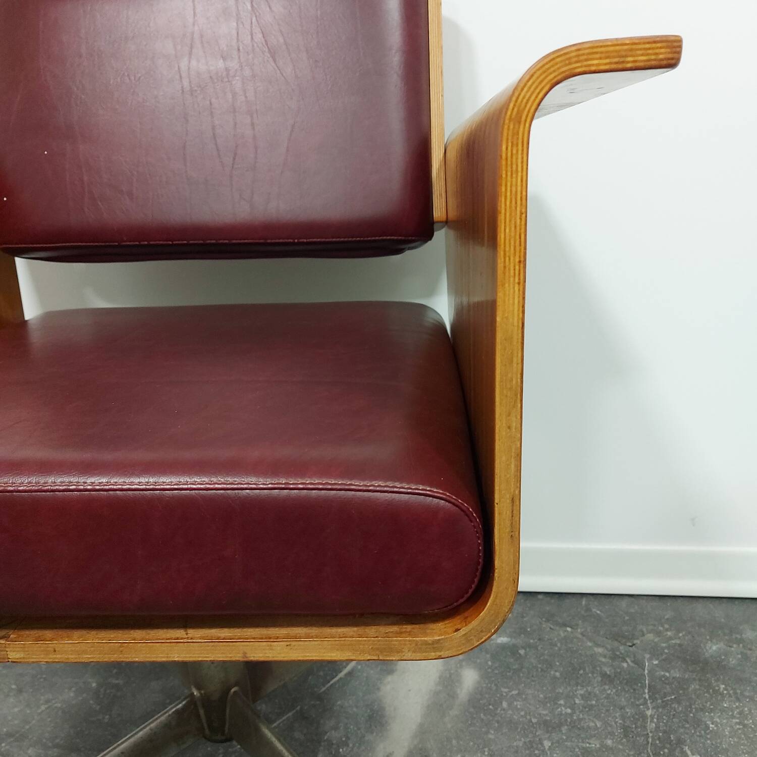 Chaise avec accoudoirs (pivotante), années 1970