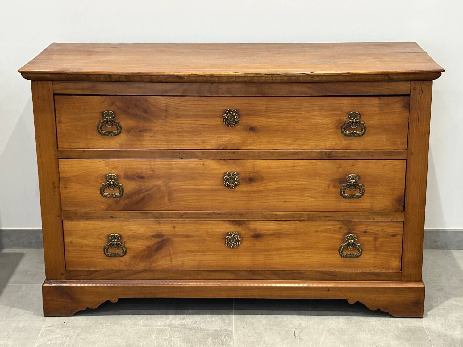Natural wood chest of drawers called pantalonniere