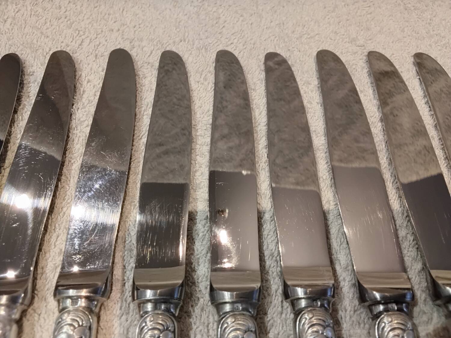 12 silver-plated dessert knives by Christofle Marly, 19.7cm