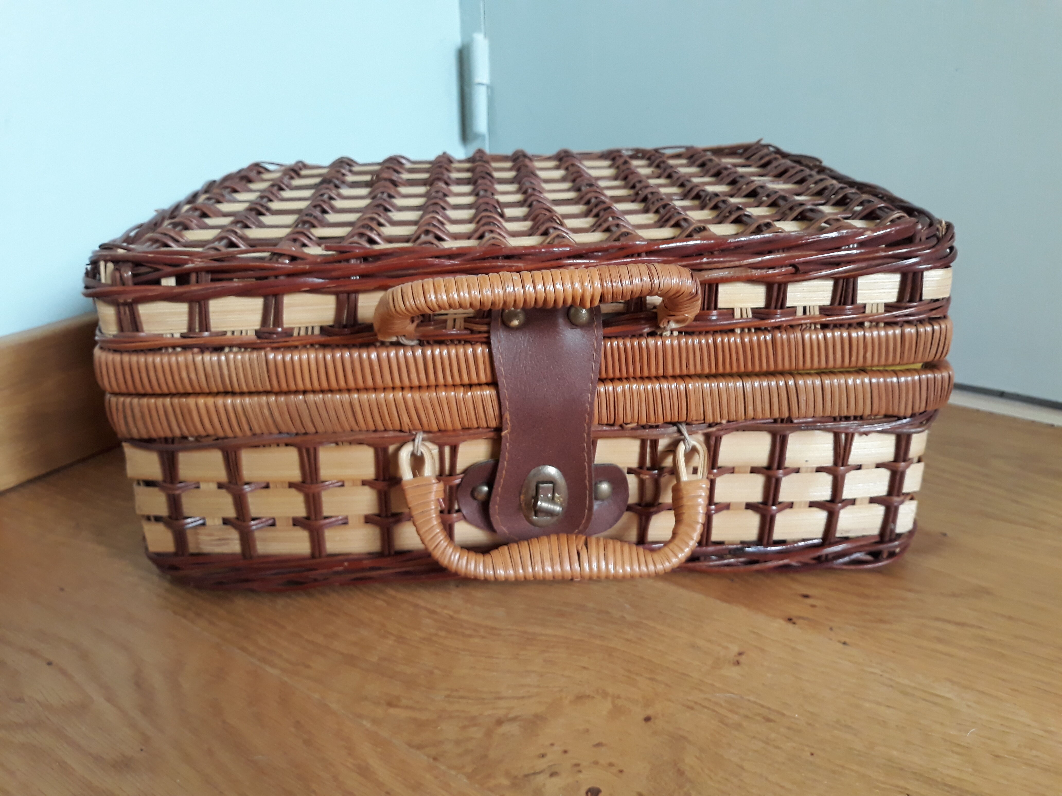 Wicker rattan suitcase
