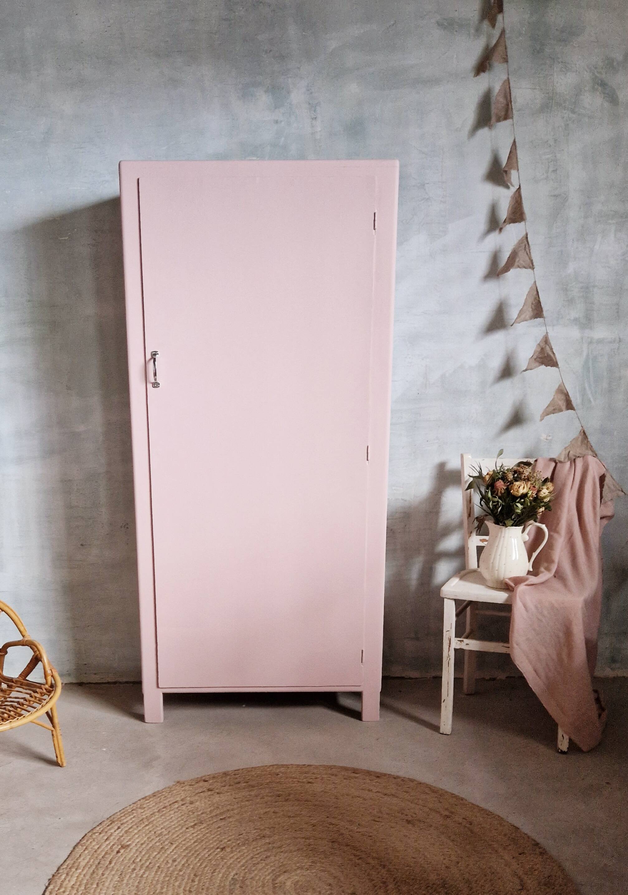 Velvet pink cabinet