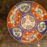 Pair of large Chinese porcelain dishes in Imari style, 20th century.