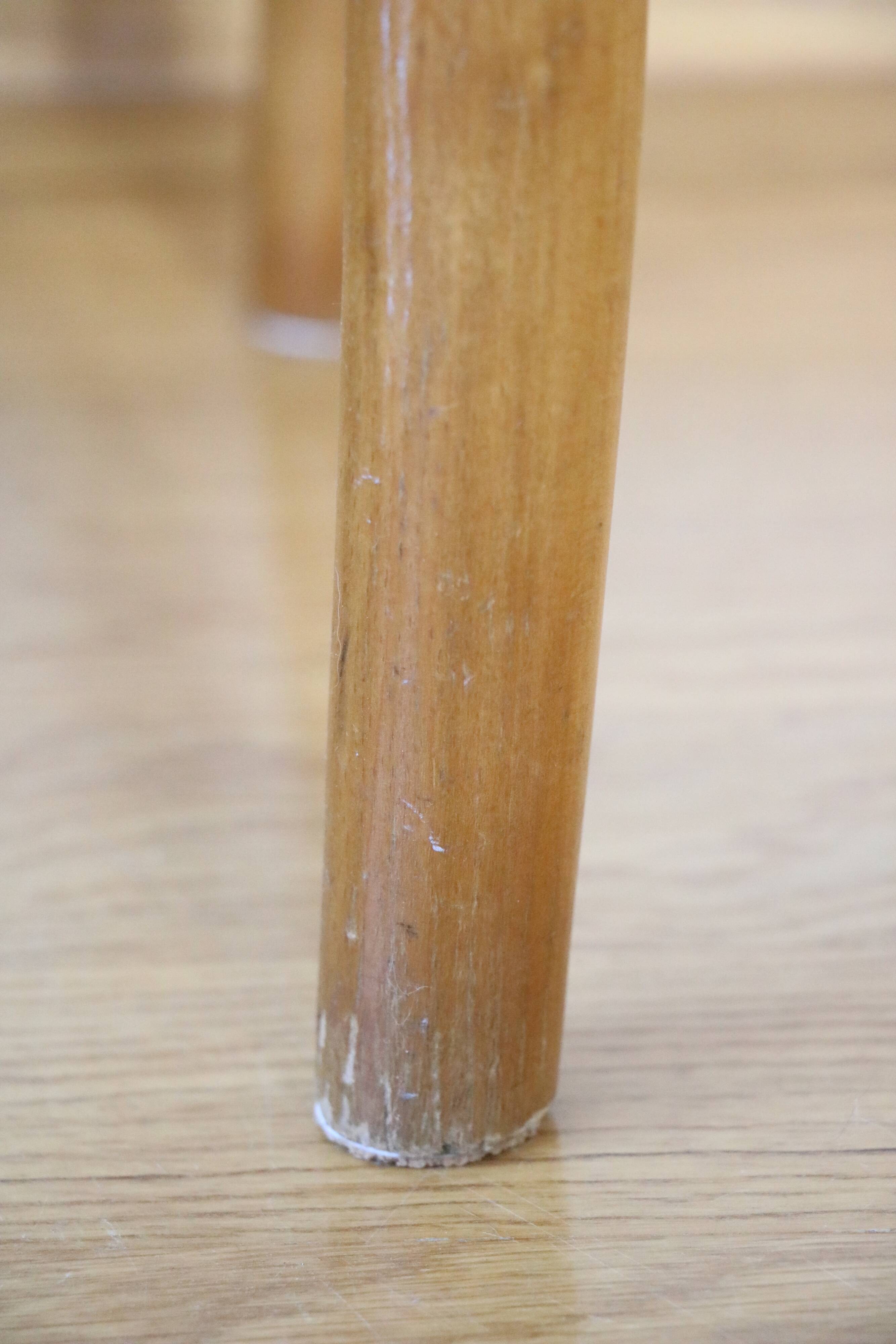 Tabouret en bois courbé et cannage