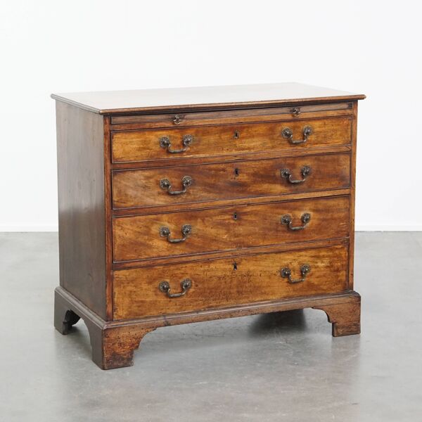 Commode anglaise ancienne du XVIIIe siècle avec tiroirs à brossage