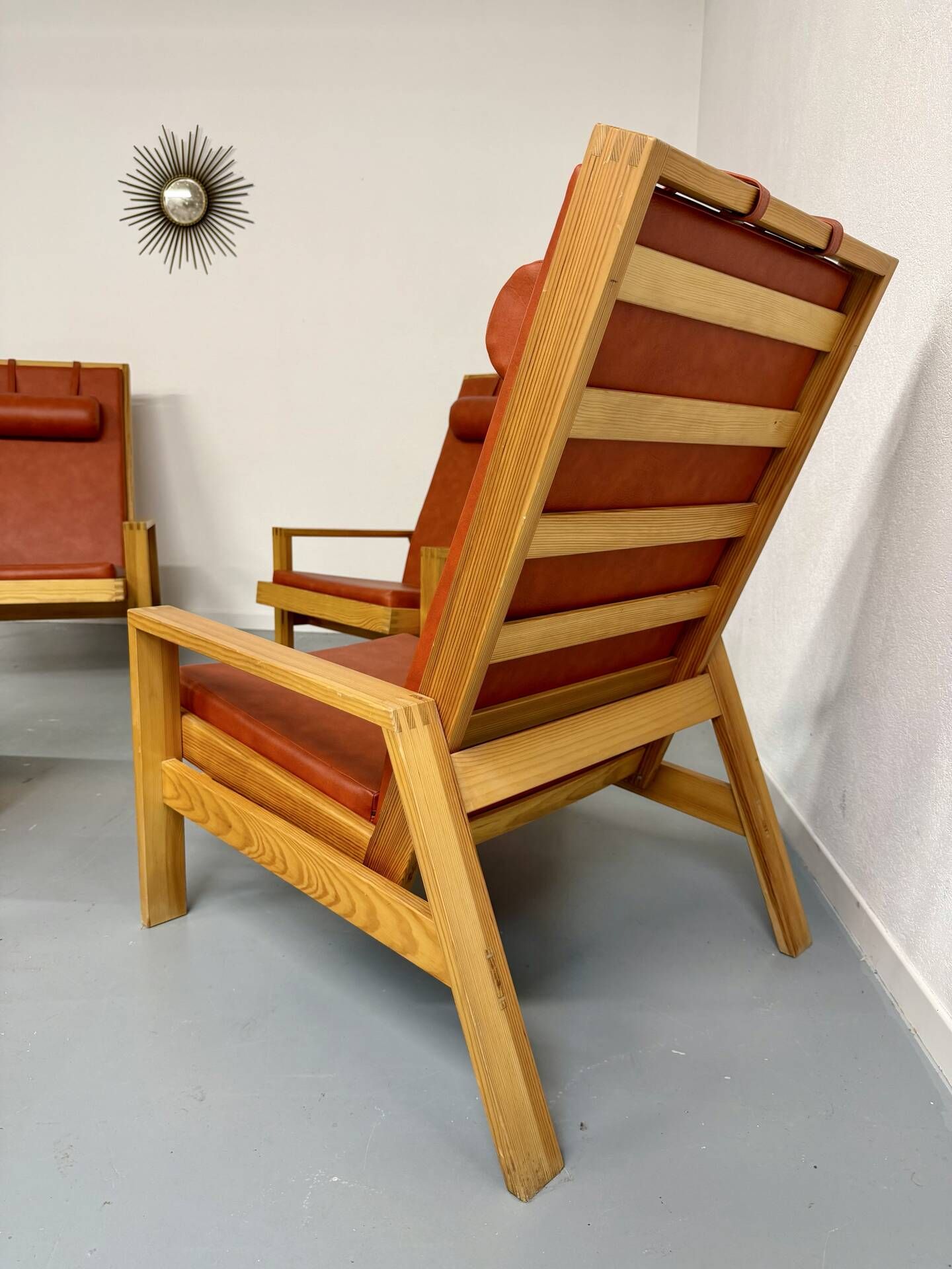 Ensemble salon en pin 3 fauteuils lounge et table design scandinave 70