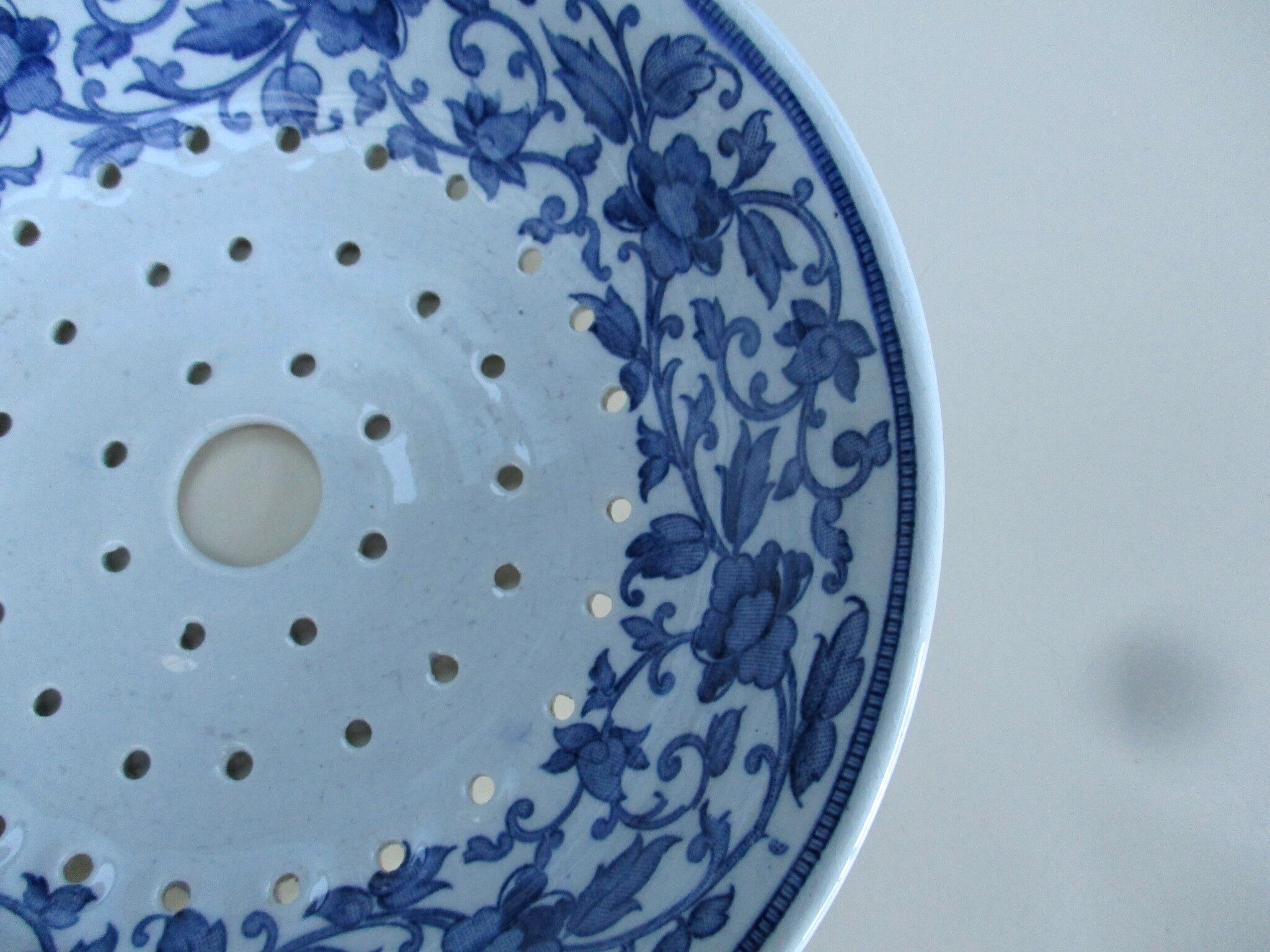 Old ceramic drainer blue décor
