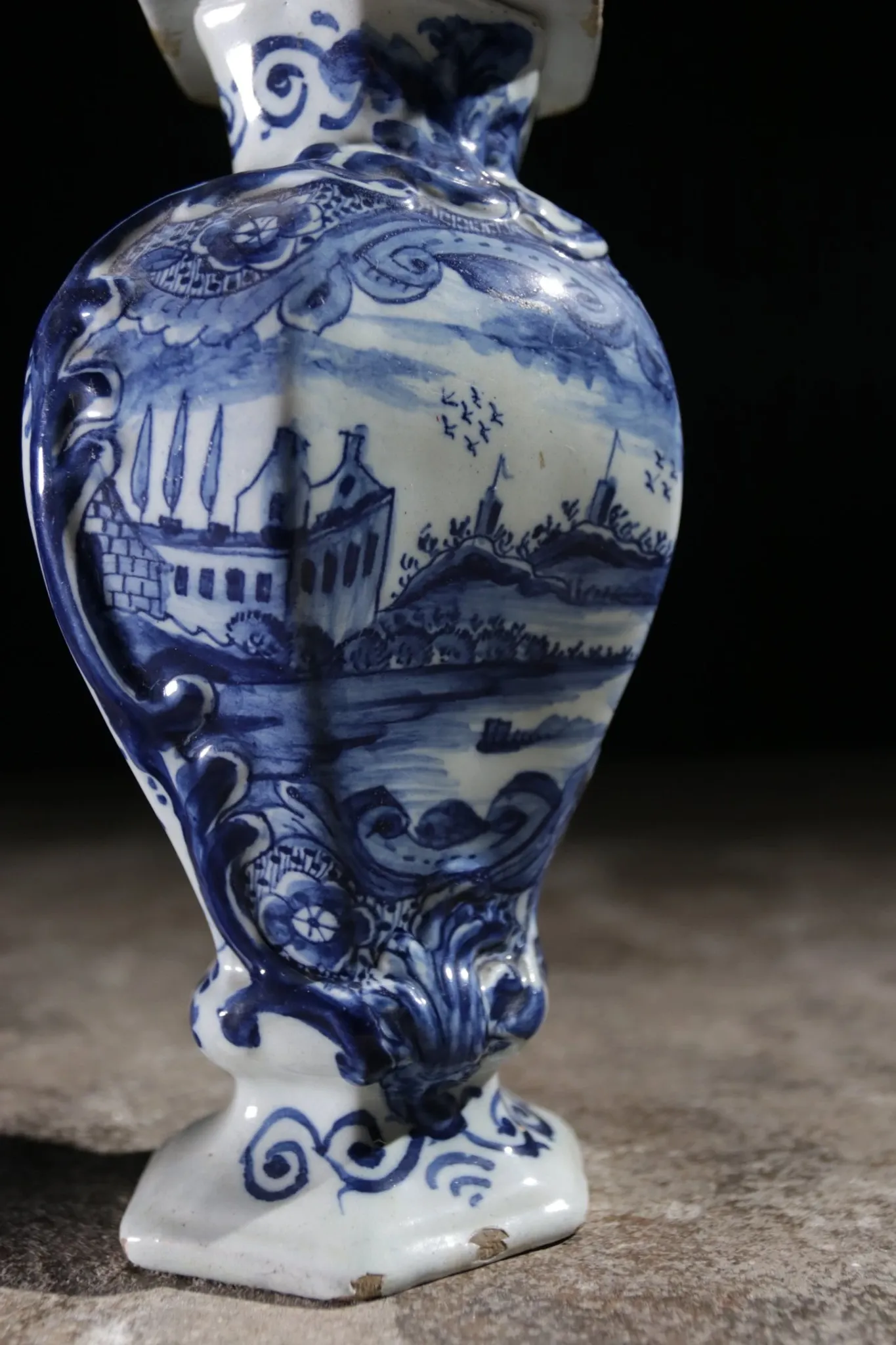 Pair of 18th-century Delft lidded vases – Pieter van den Briel, 't Fortuyn