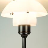 Lampe de table PH 3½-2½ avec abat-jour en métal jaune par Poul Henningsen