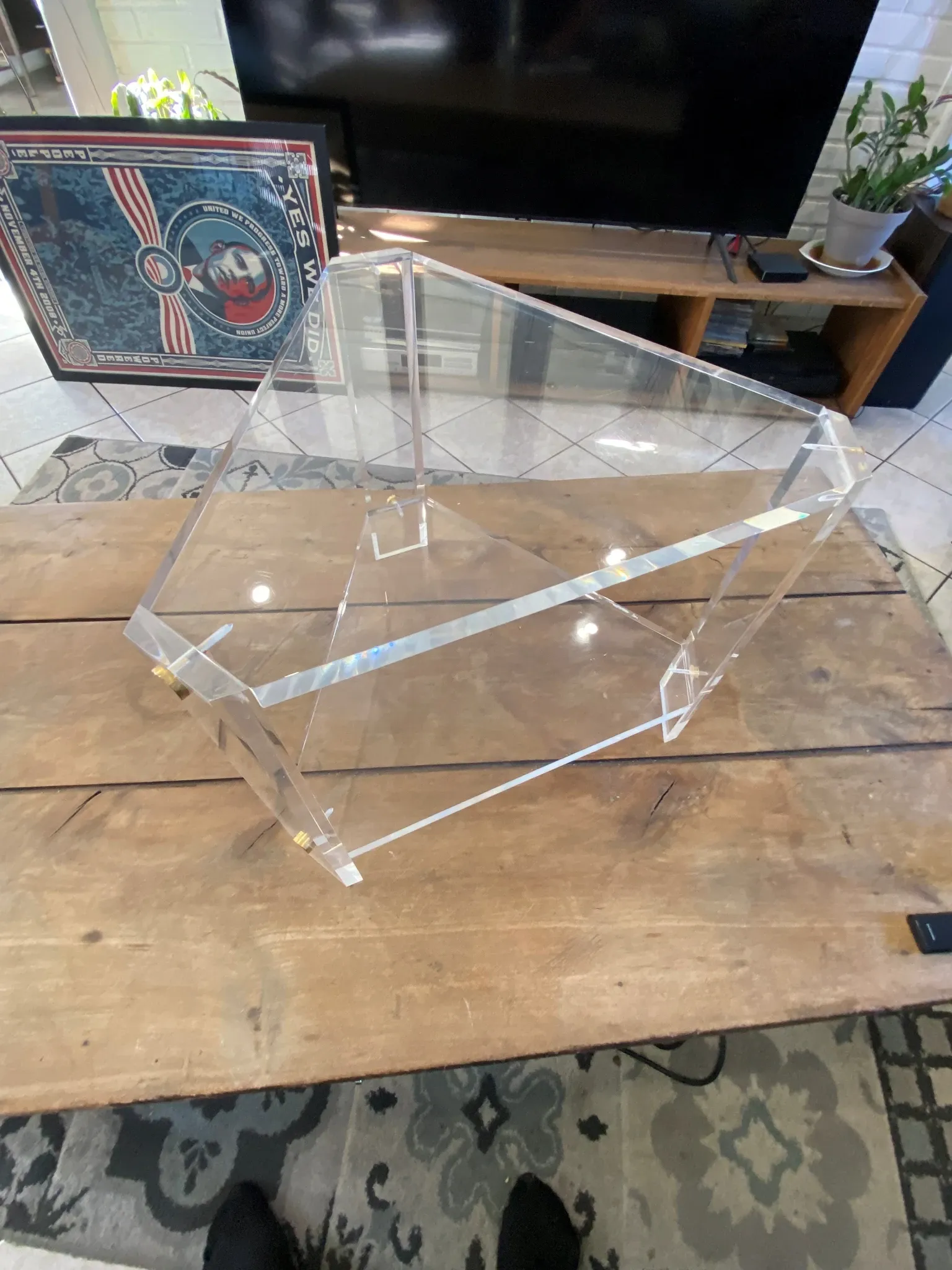 Triangular plexiglass coffee table end table Altuglas David Lange 70
