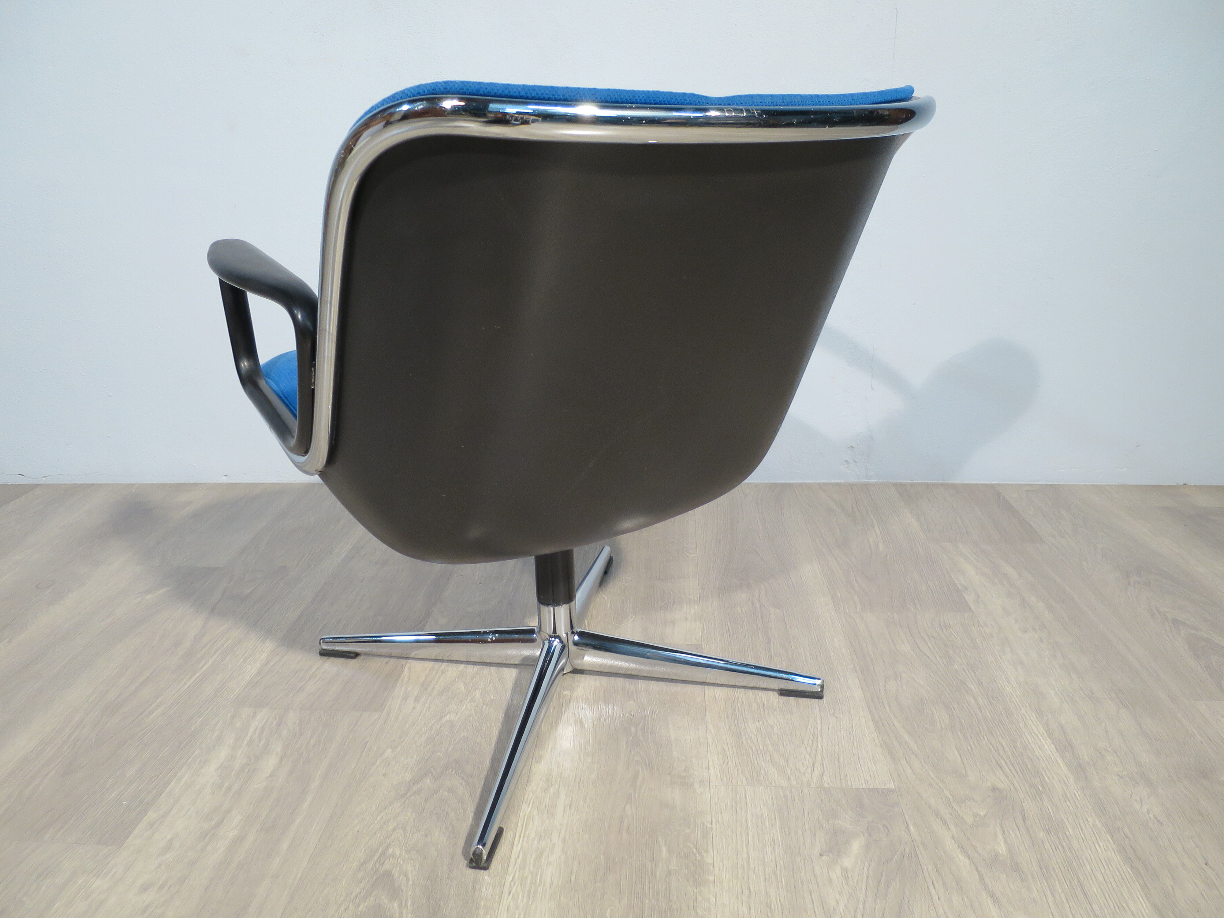 Pollock Armchair Knoll Edition