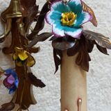 Appliques  laiton dore   fleurs porcelaine et branchages