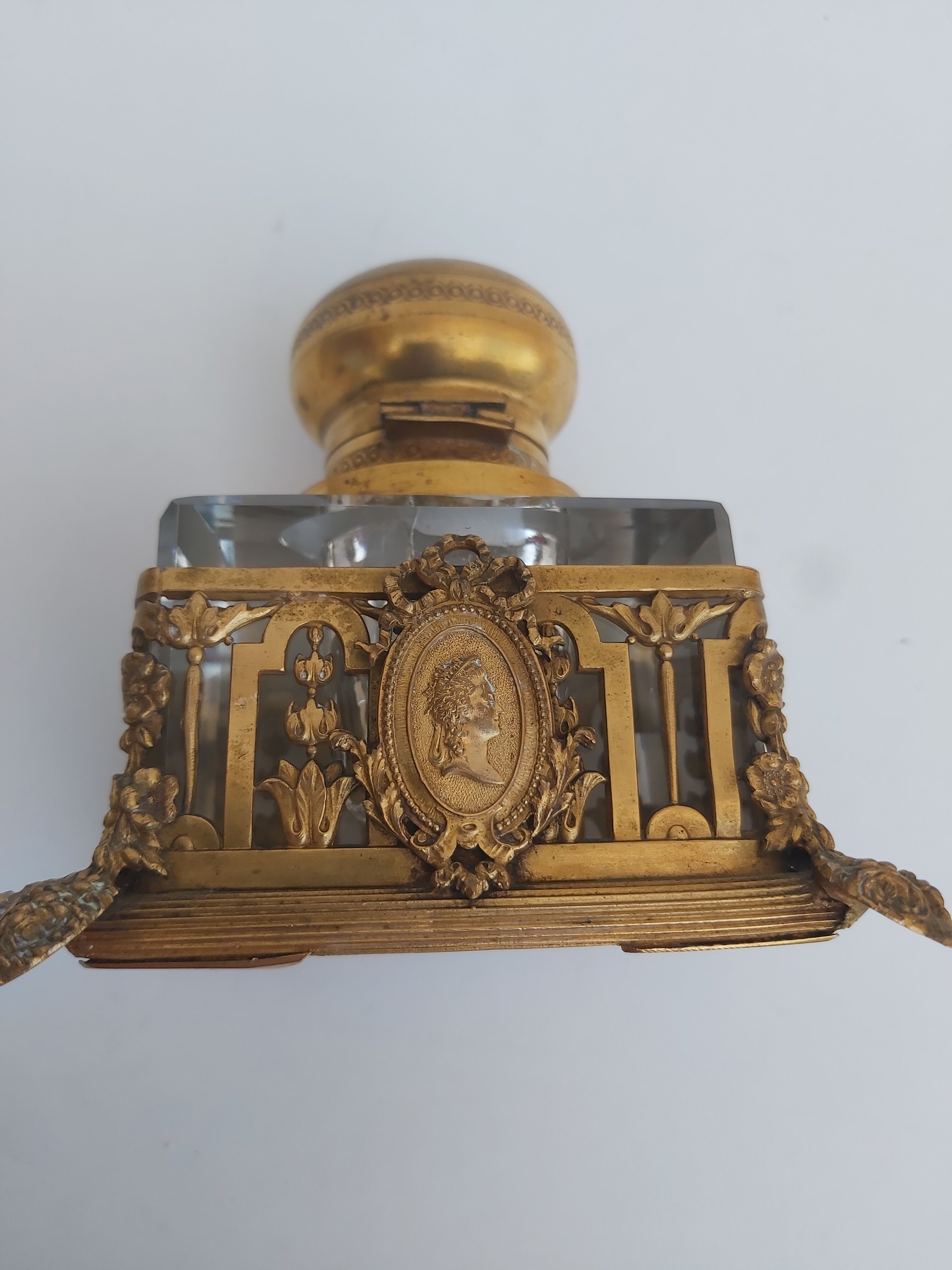 Bronze and crystal inkwell nineteenth Louis XVI and Marie-Antoinette medallion