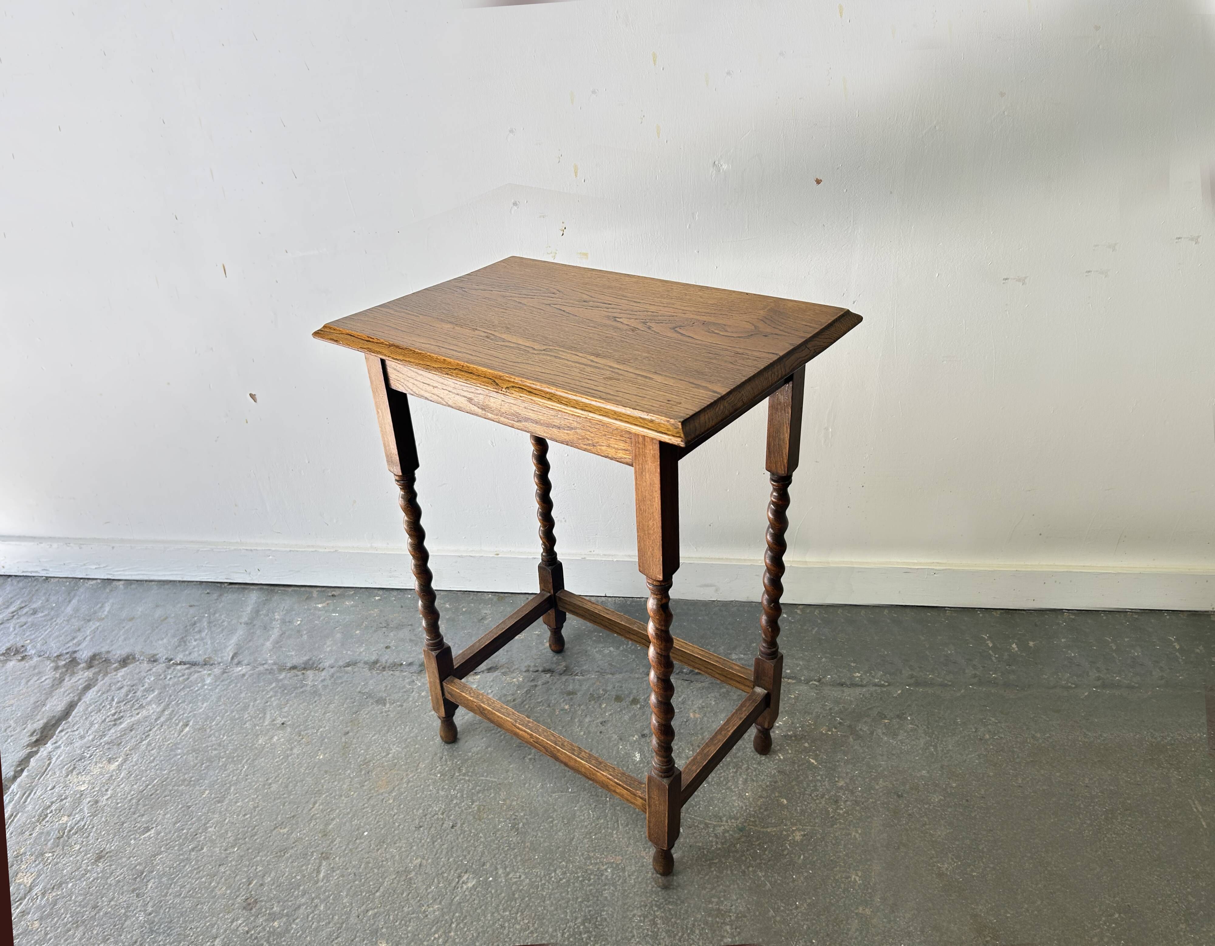 Antique Edwardian Oak Barley Twist Petite Occasional Side Table 1900s-1920s