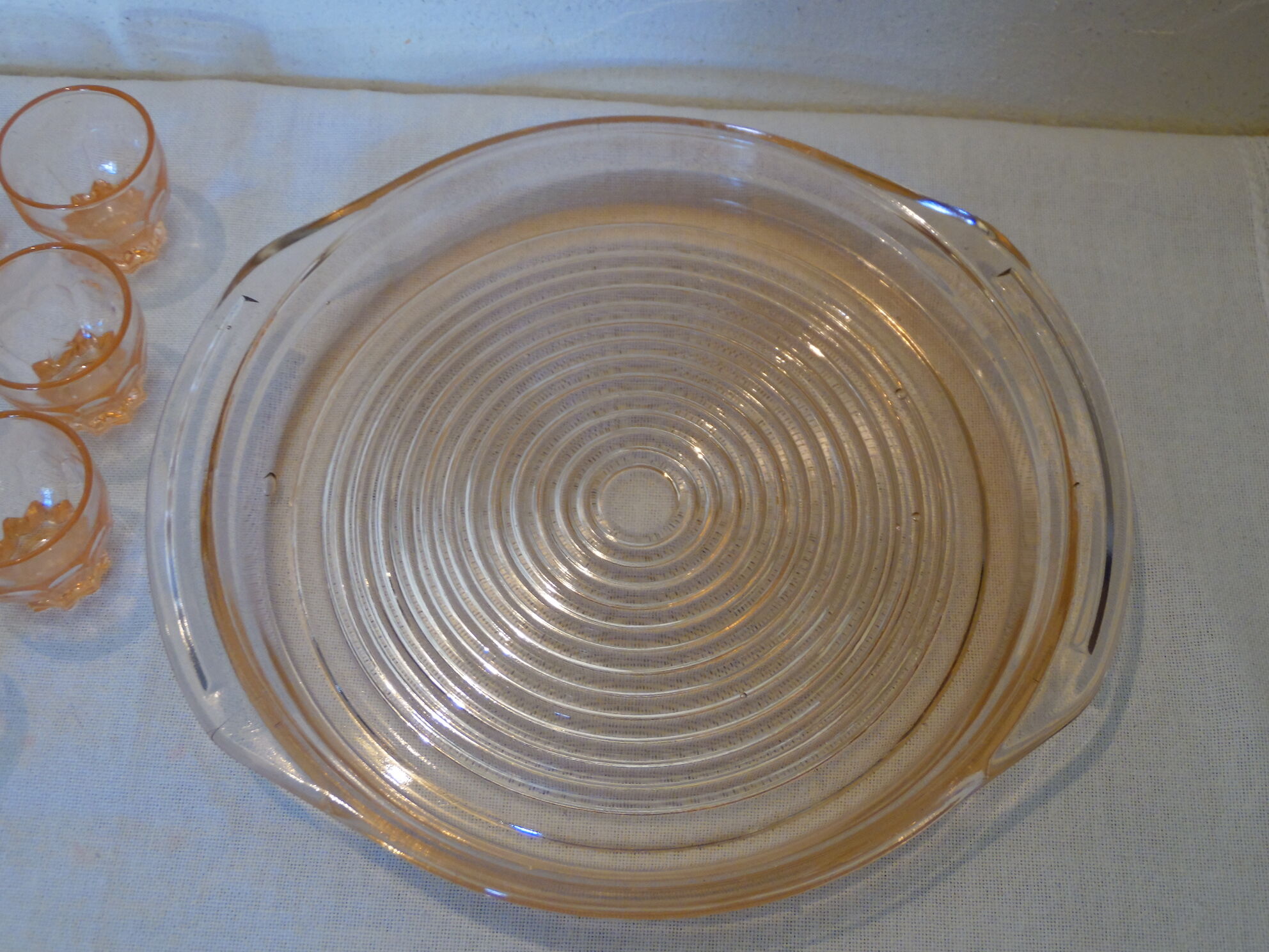 Service a pink blush liqueur