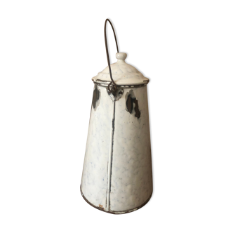 Pot à lait en tôle émaillée