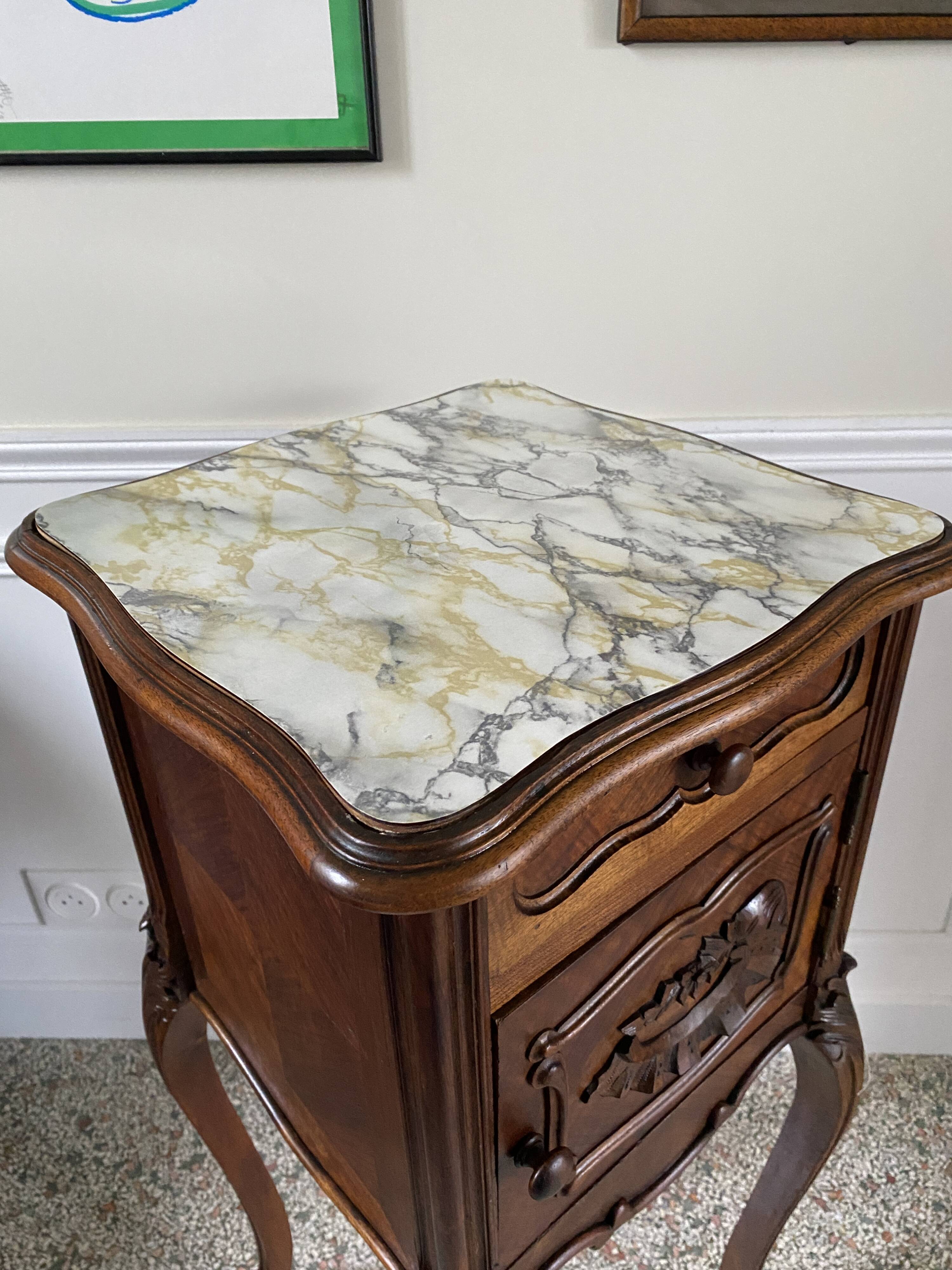 Bedside table / bedside table in veneered wood, molded and carved with foliage Louis XV style