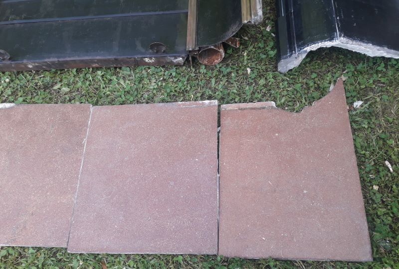 Fireplace XVIII° black marble louis XIV style with narrowed and floor slabs