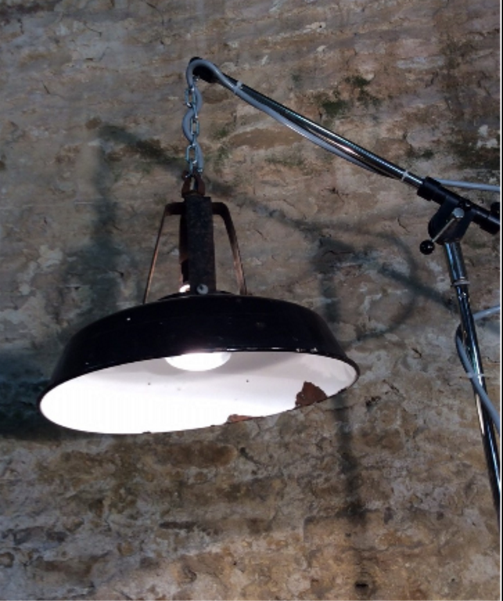 Ancienne lampe de garage des années 70.