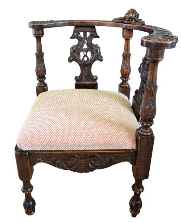 Confident, siège Renaissance, en noyer sculpté