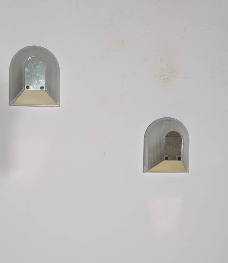 Iconic Italian Tesi Wall lamp by Roberto Fiorato for Prisma, 80s