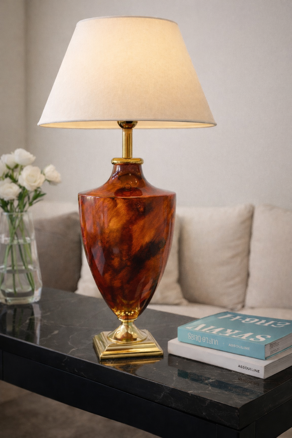 Vintage table lamp in amber glass and brass – 1970s