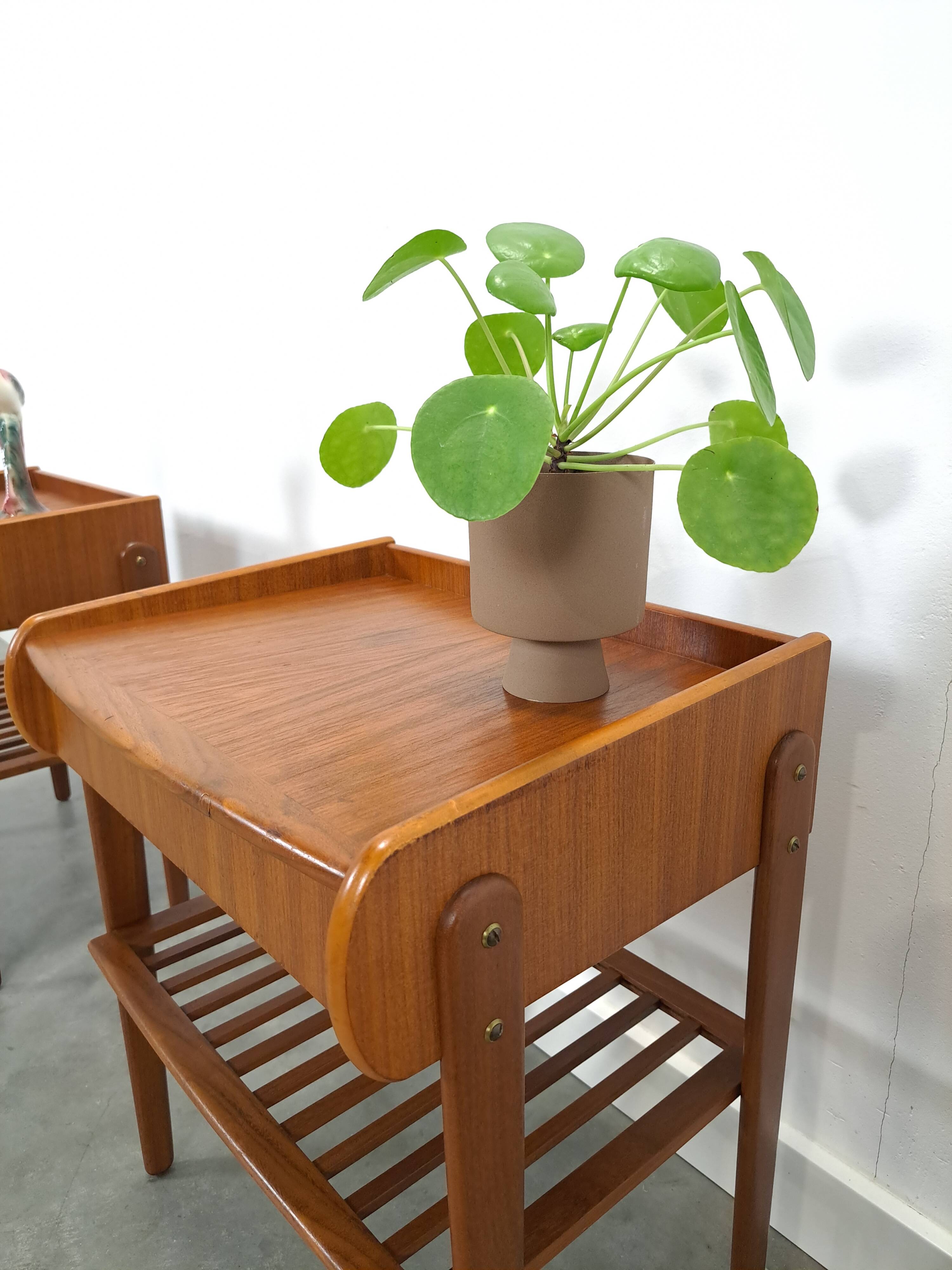 Teak fineer nachtkastjes set met lade uit Zweden