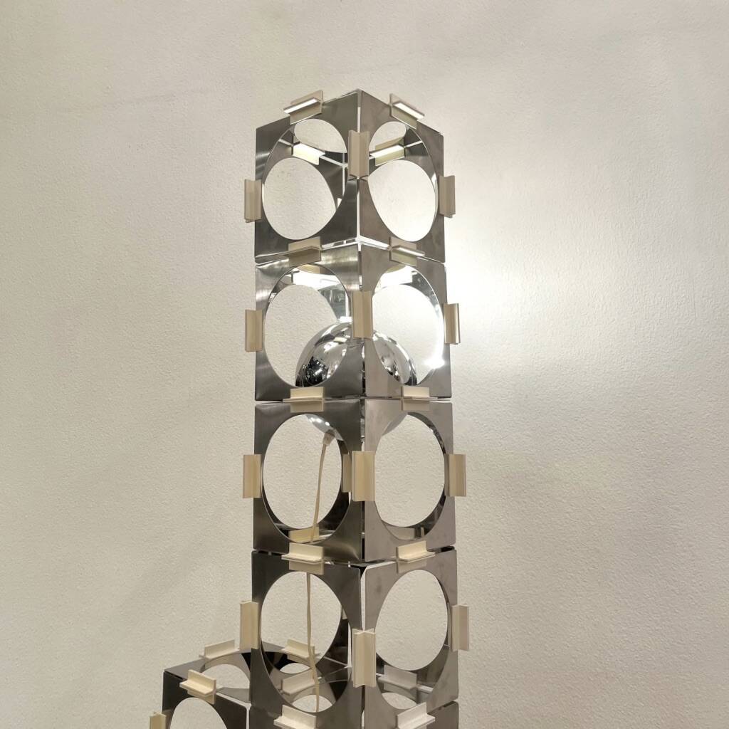Very rare modular floor lamp produced by Reggiani, Italy around 1970.