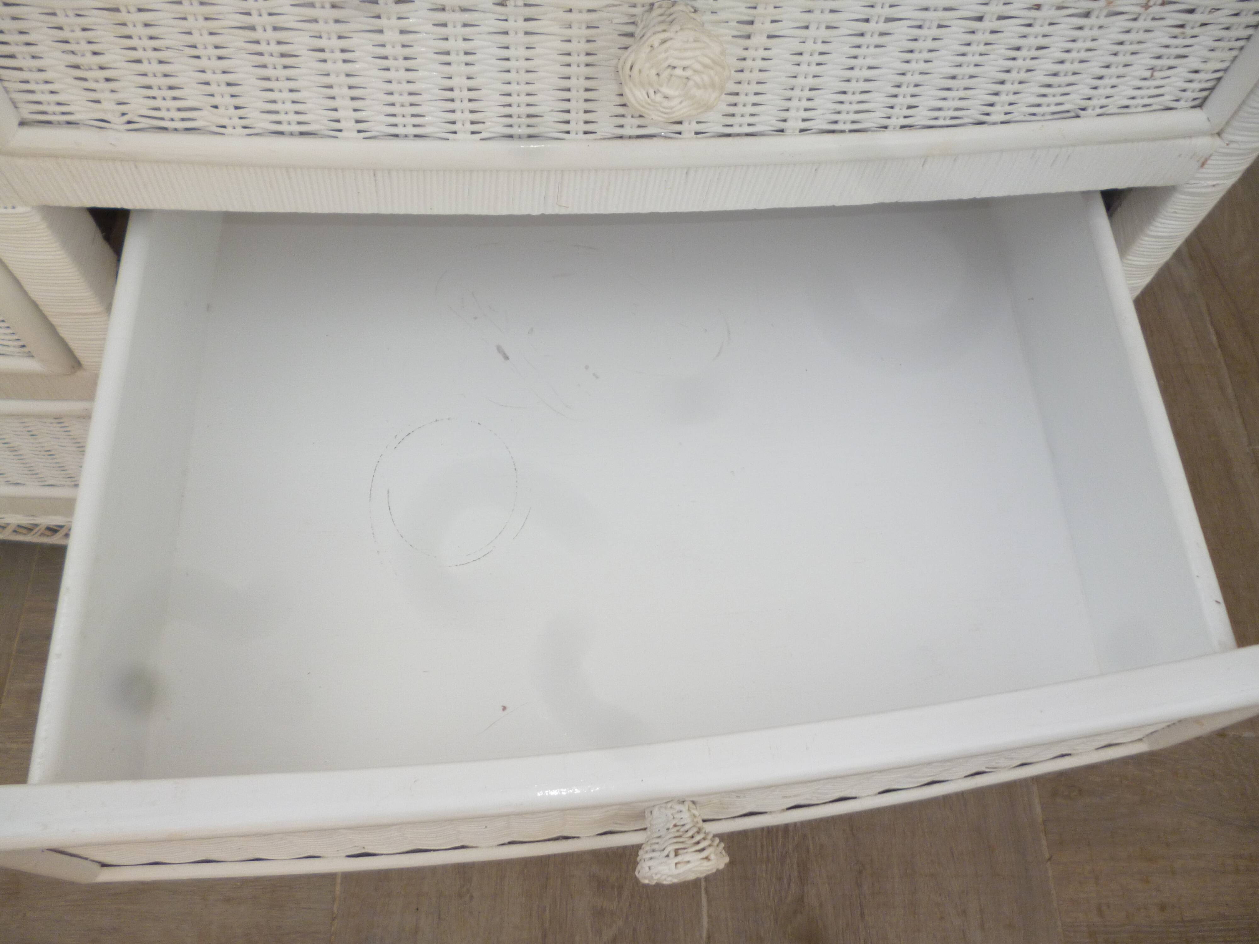 Commode blanche rotin osier incurvé