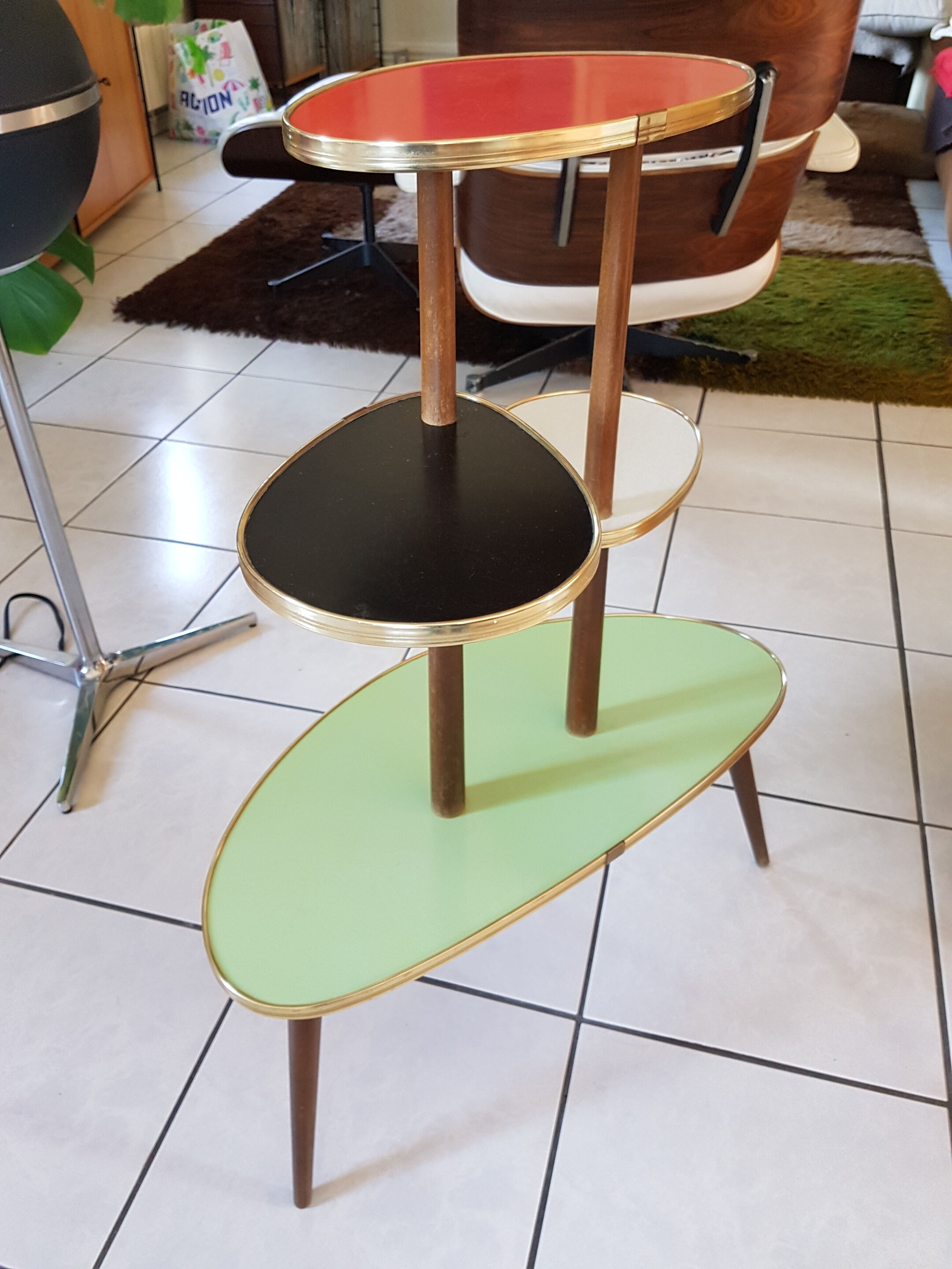 Saddle of tripod plants in formica of the years 50/60