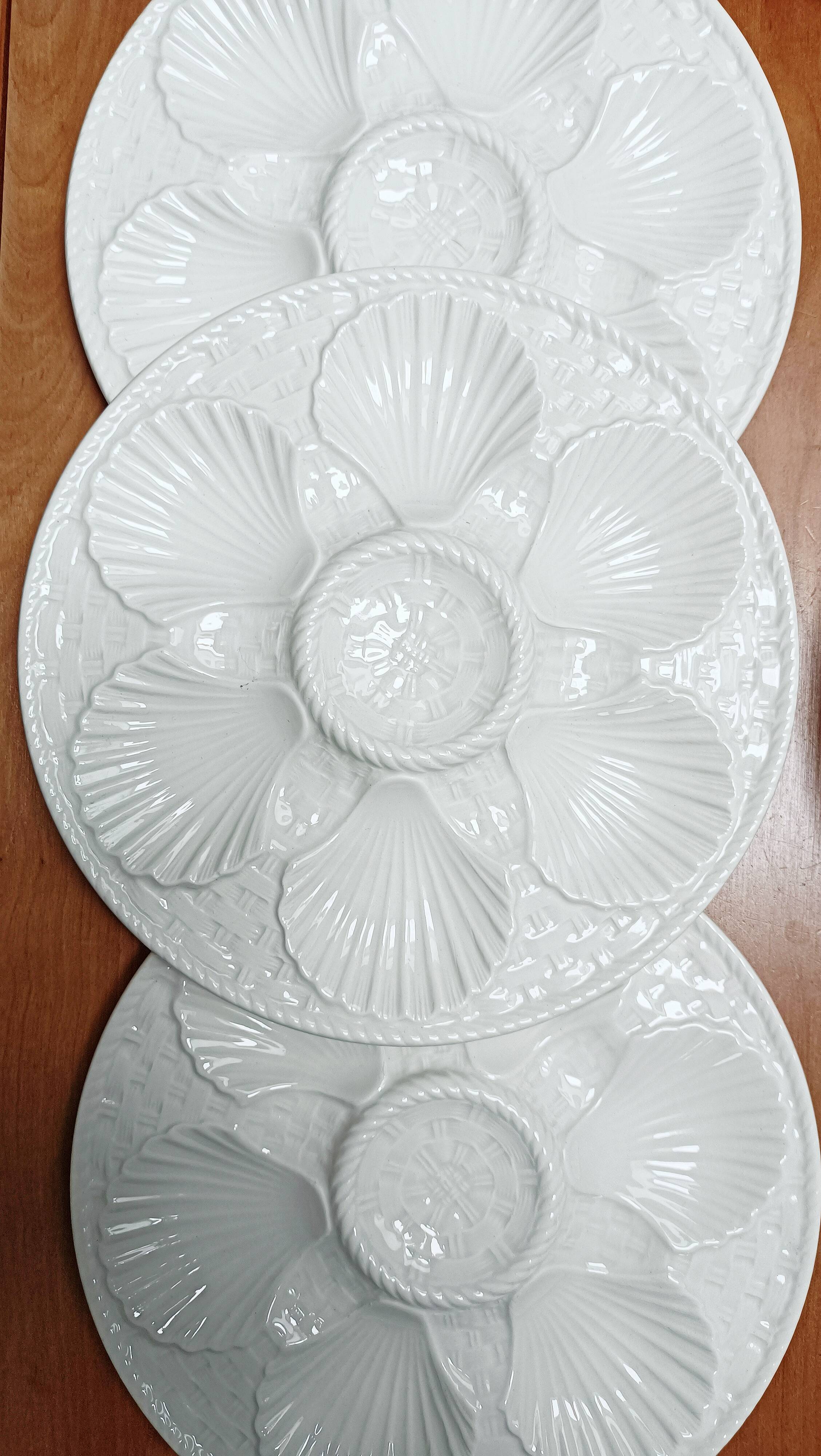 Set of 6 white oyster plates, Longchamp