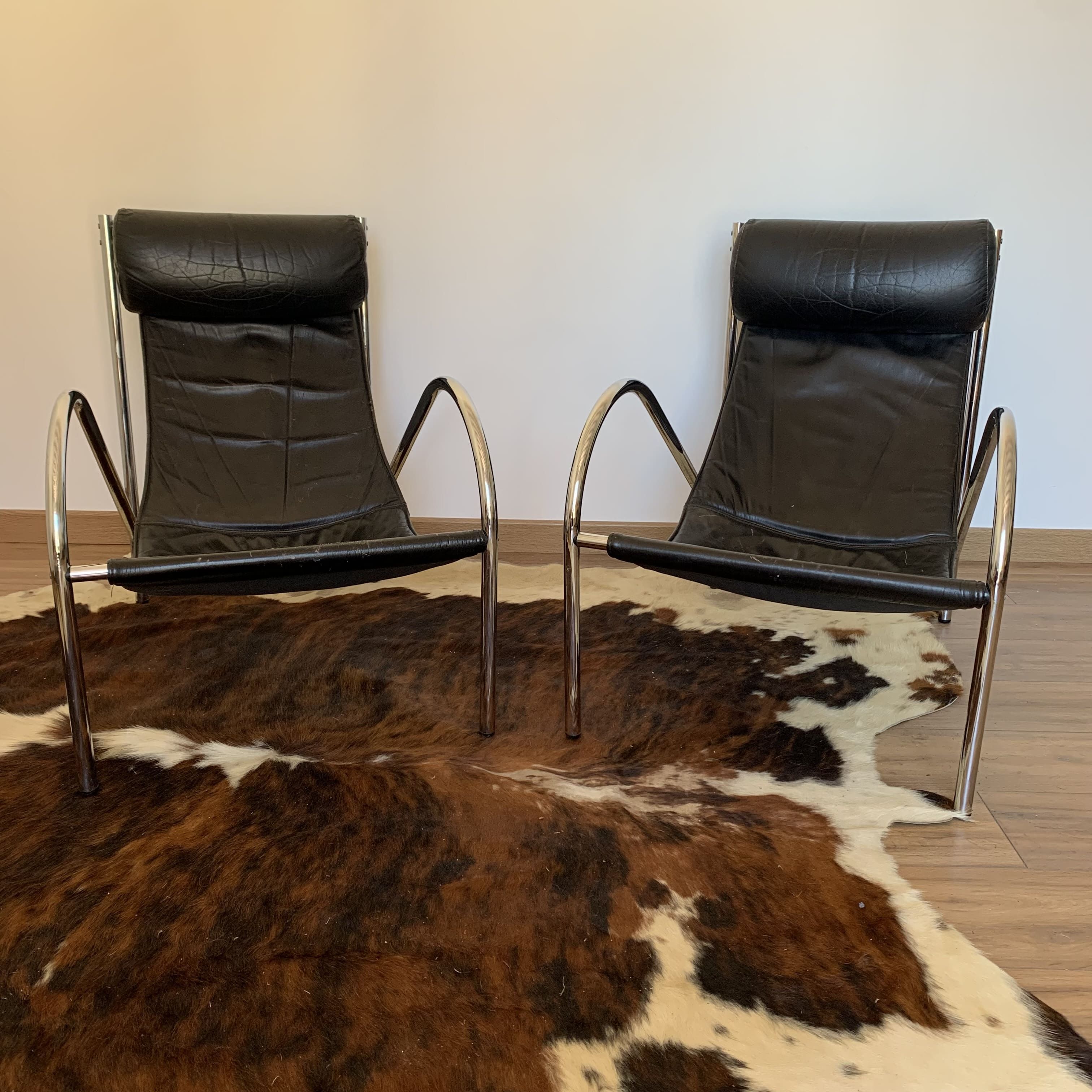 Paire de fauteuils "Omega" en chrome et cuir, Habitat, 1980