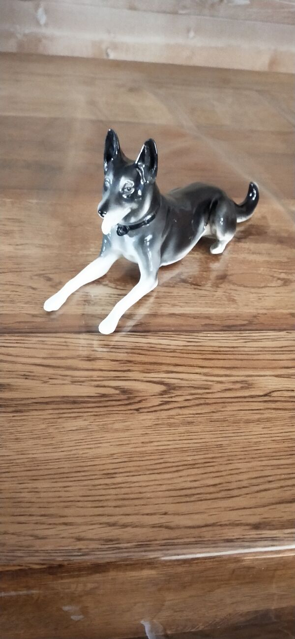 Chien en porcelaine 1932
