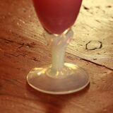 Ancien vase en opaline rose