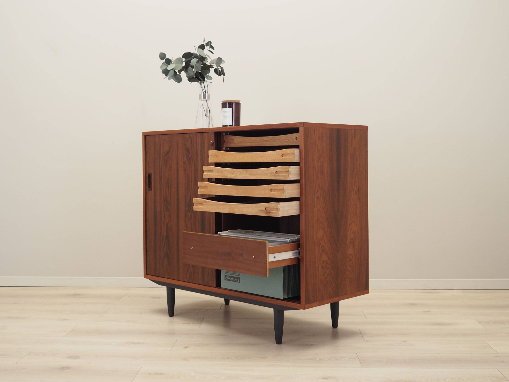 Armoire en palissandre, design danois, années 1970, production : Danemark