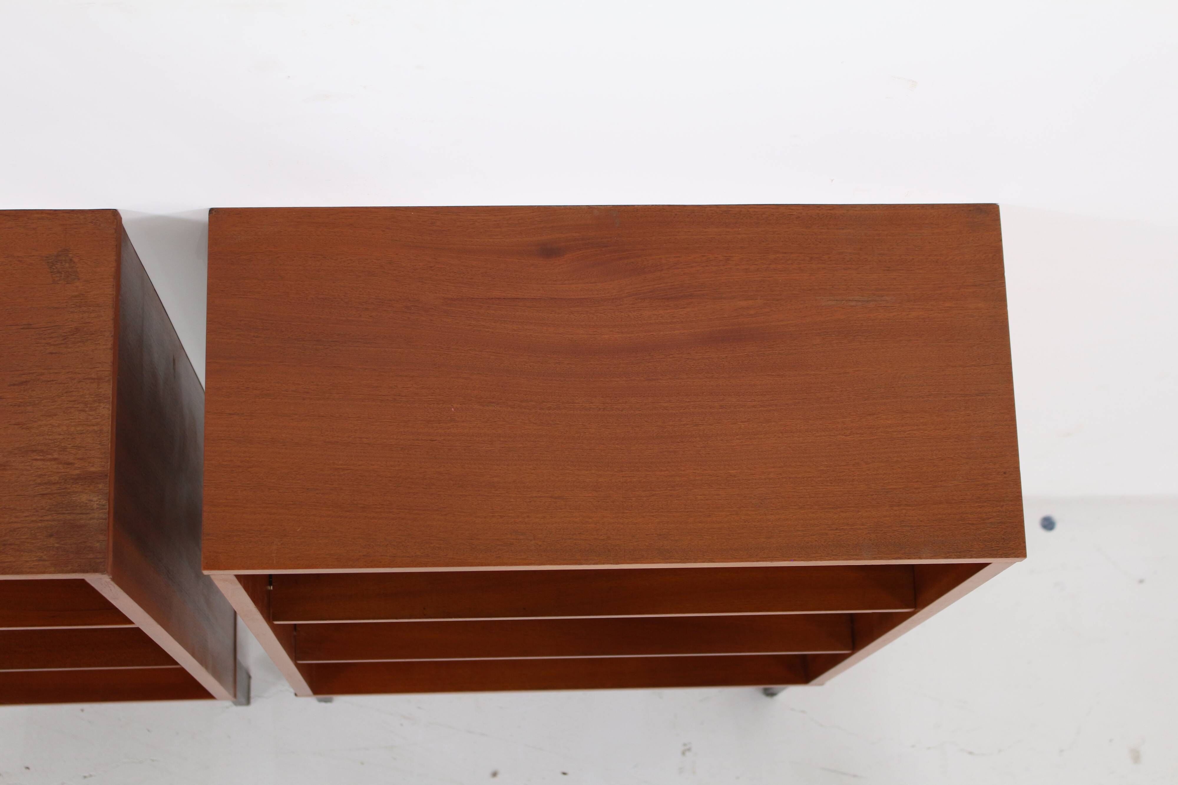 Pair of bookshelves Pierre Guariche for Meurop