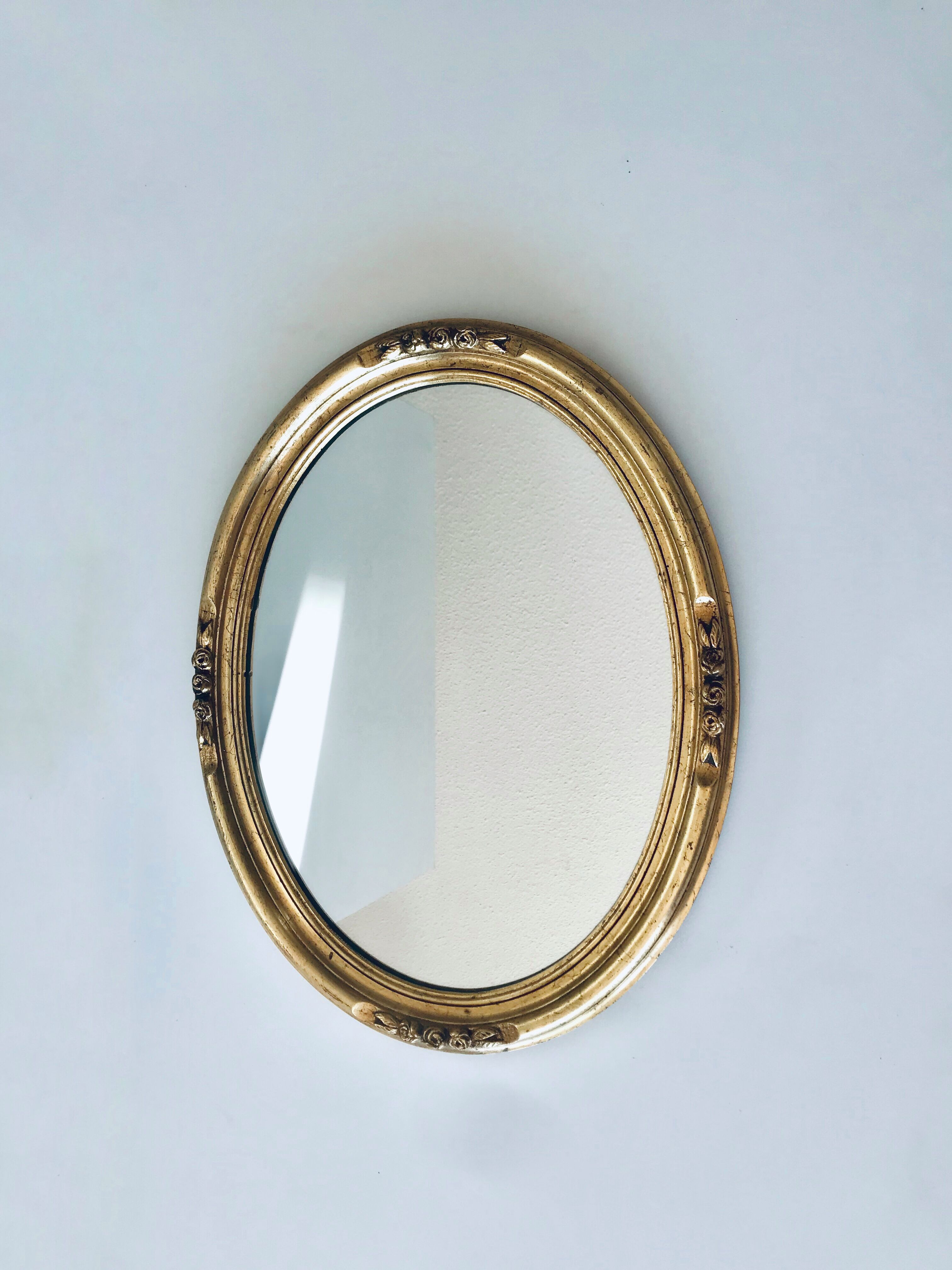 Golden oval mirror - 36 x 47