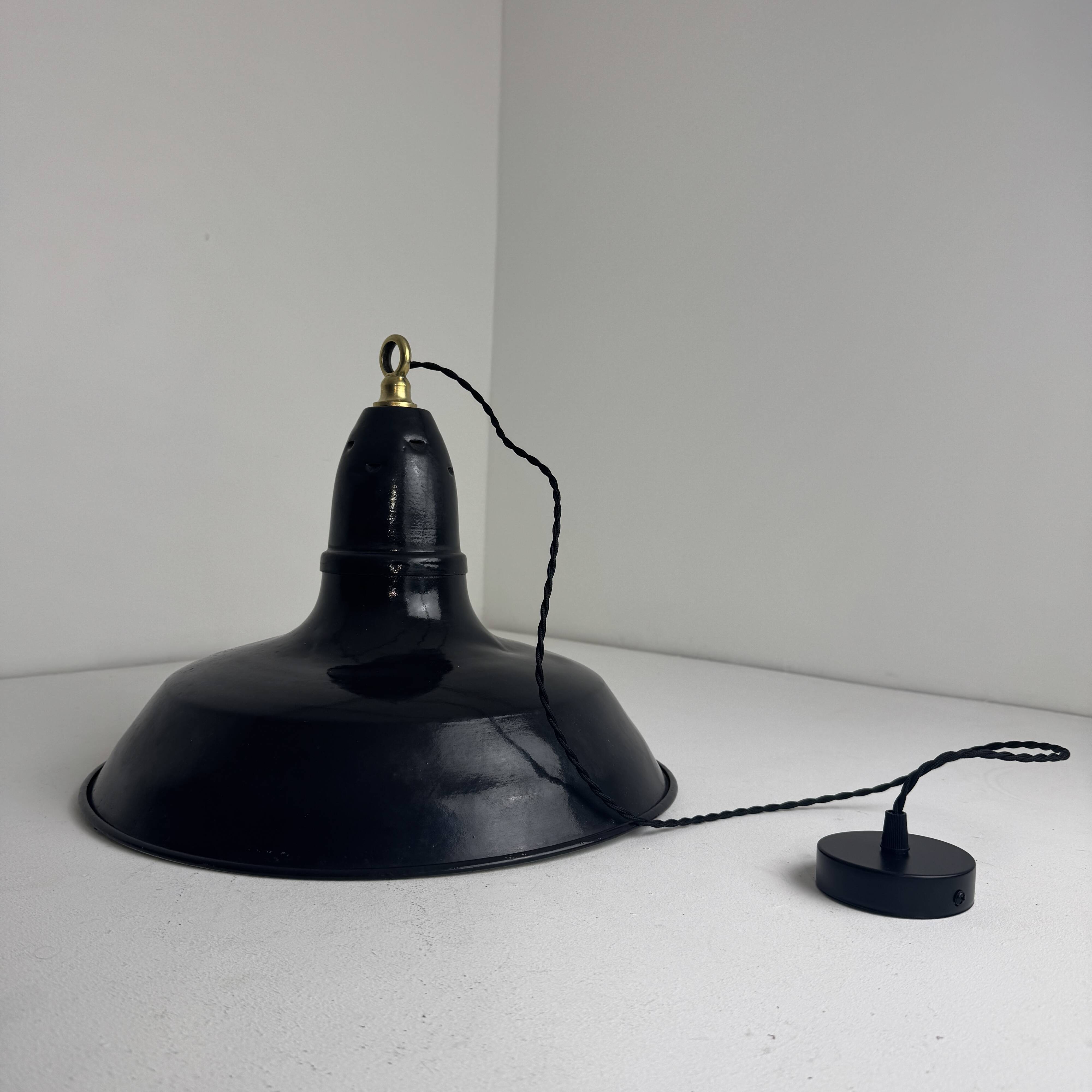 Ancienne suspension d’atelier industriel emaillee 40 cm