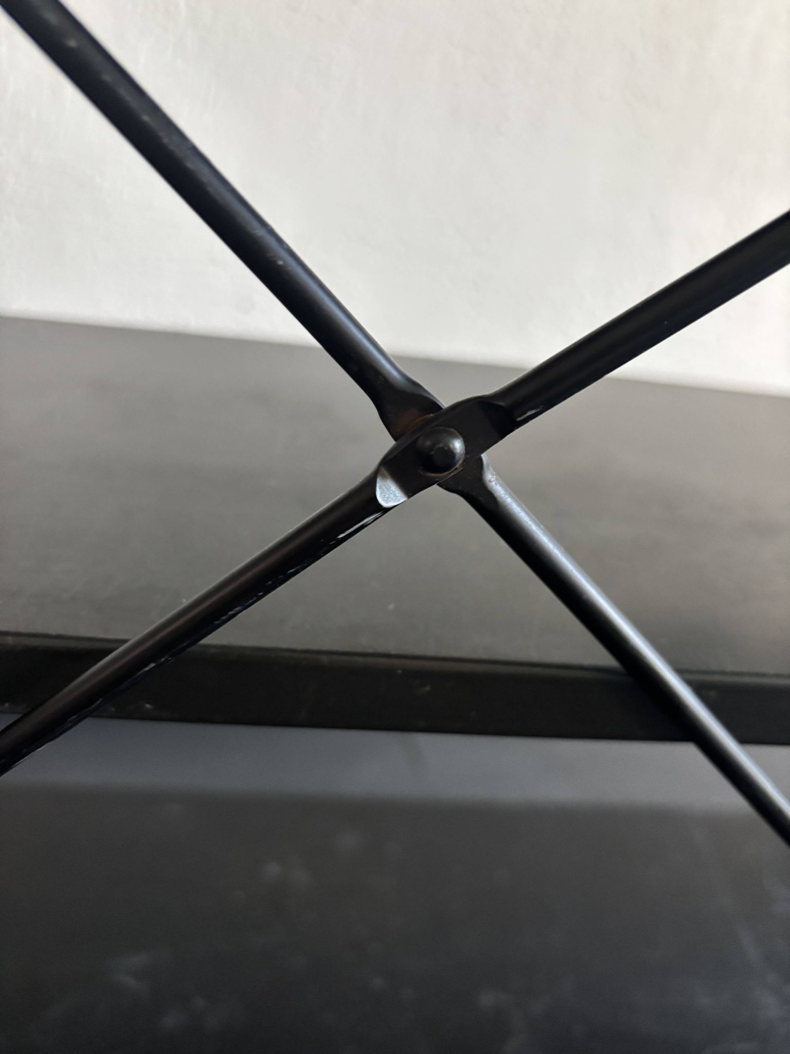 Vintage 1950 shelf taken on A. Dekker design black legs - 84 x 25 cm