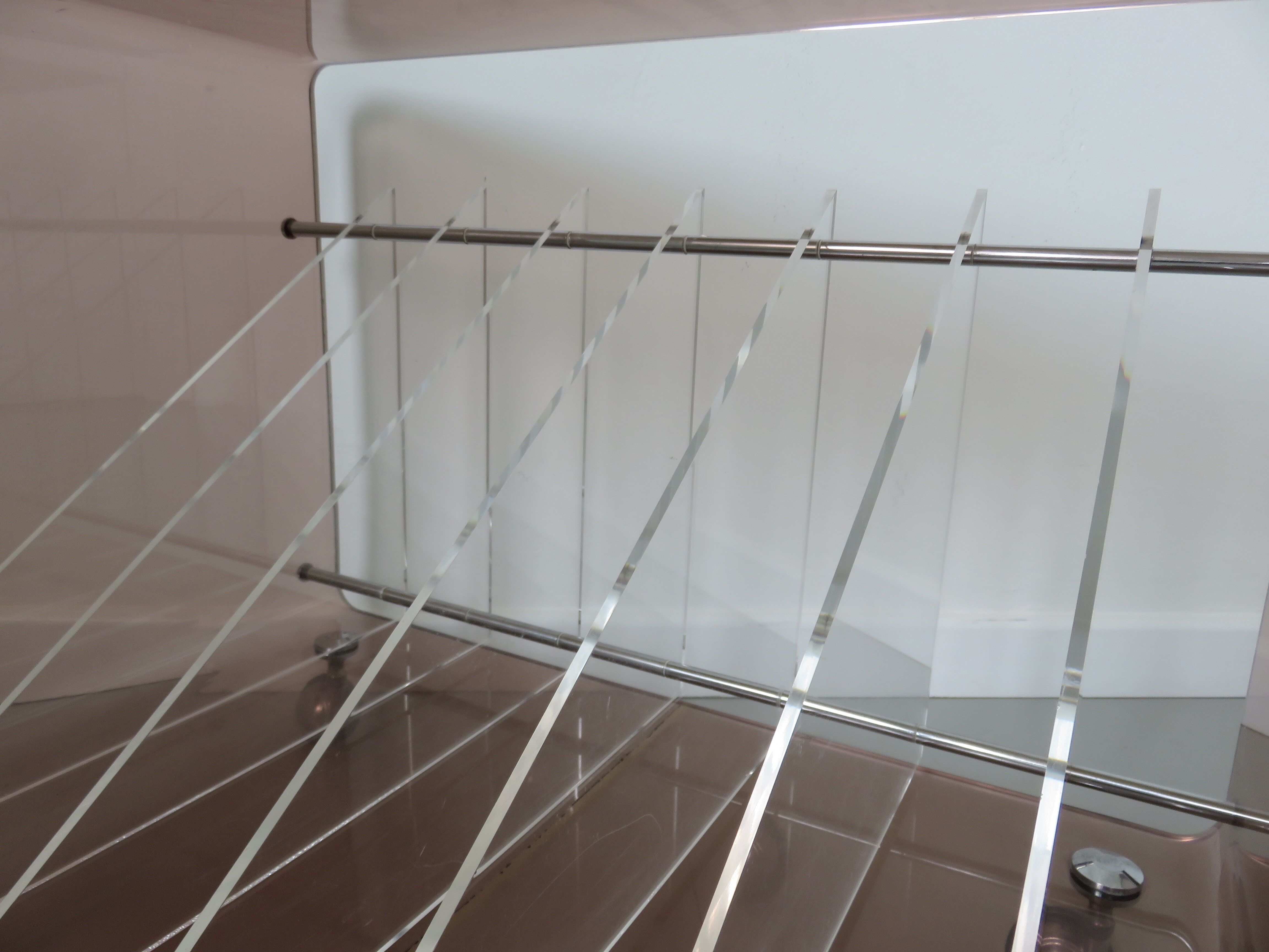 Table Hifi range vinylroche Bobois in 70s plexiglass