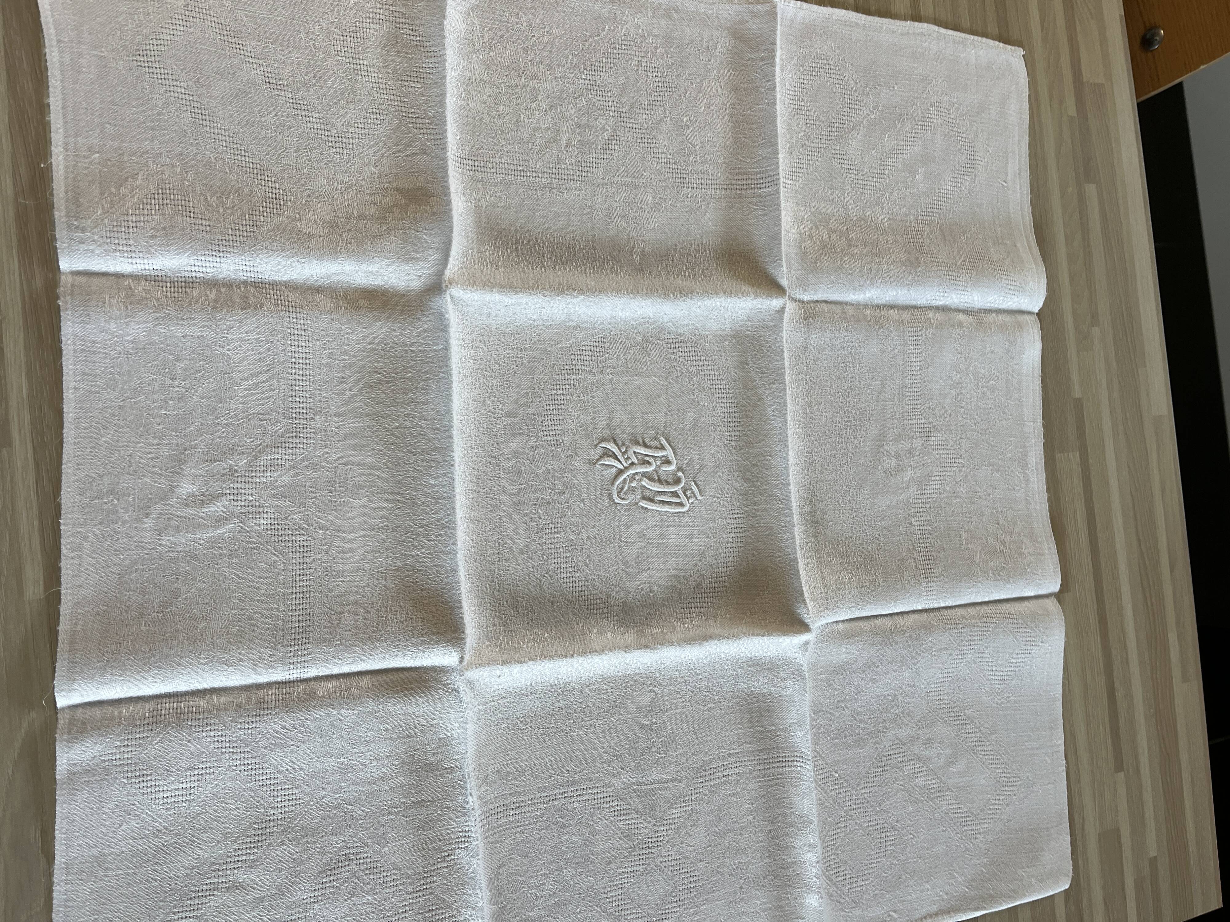 Nappe +12 serviettes avec monogramme brode