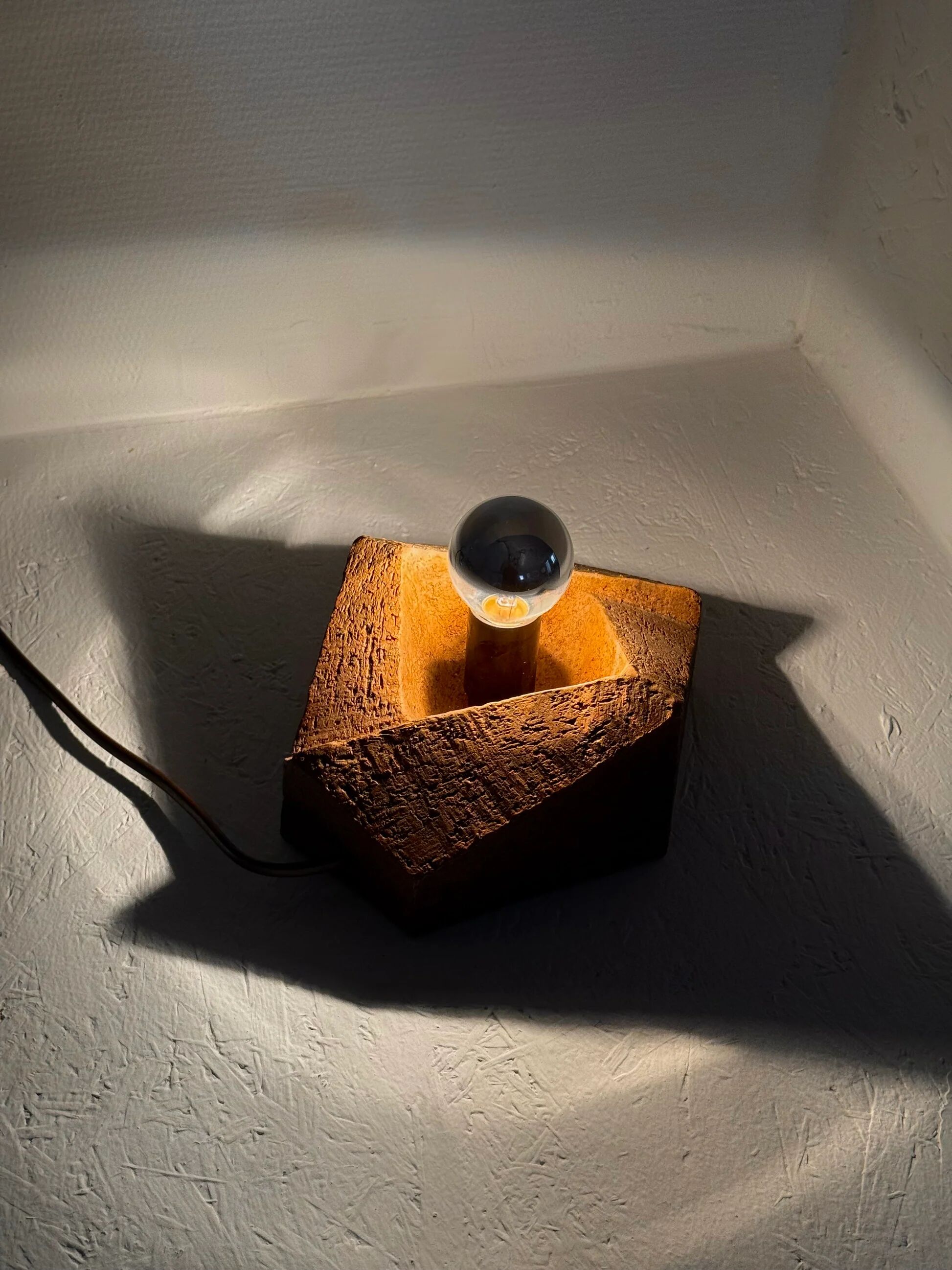 Lampe murale en céramique vintage brutaliste