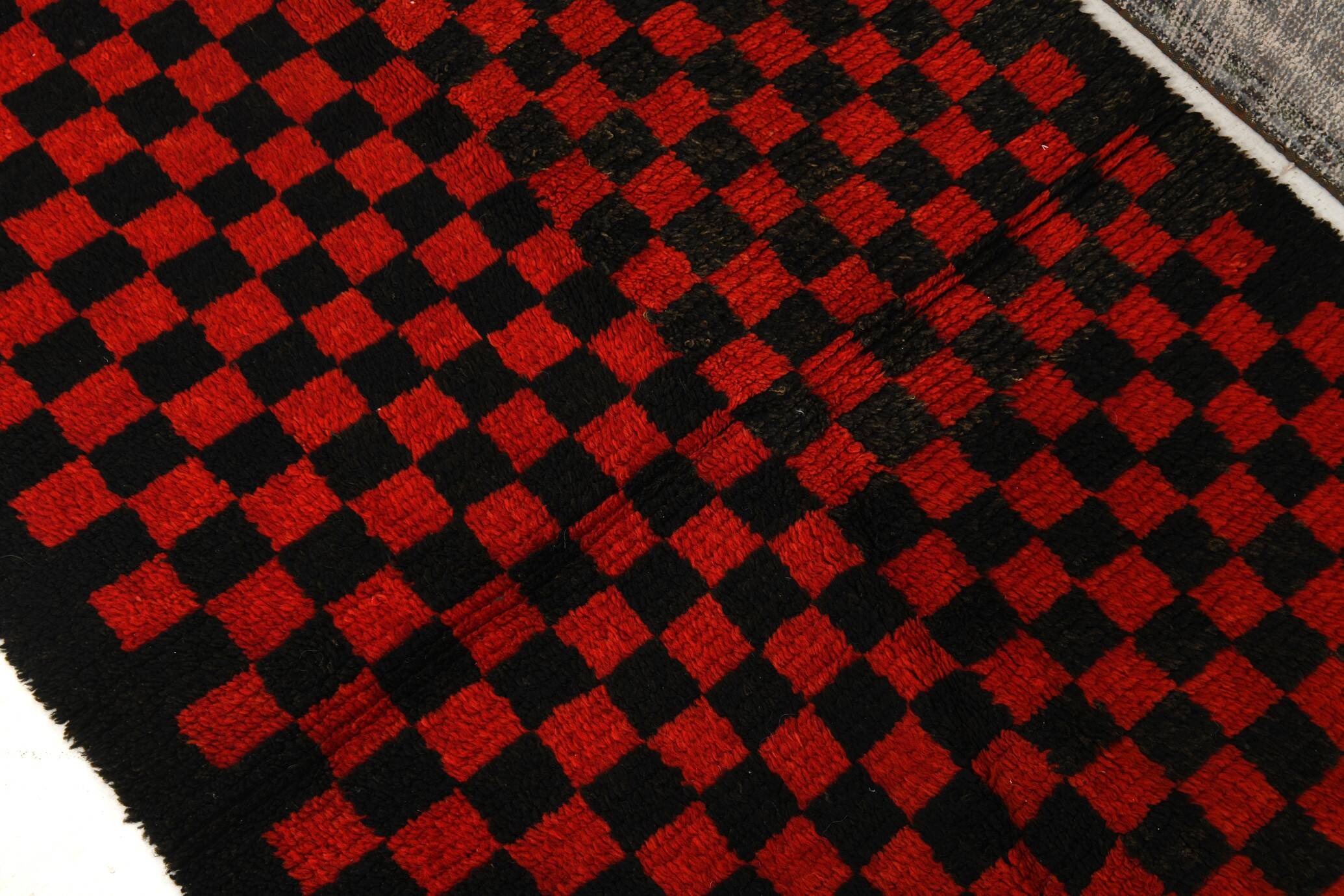 3x6 Red Black Checkered Wool Vintage Rug, 107x180Cm SK 70252