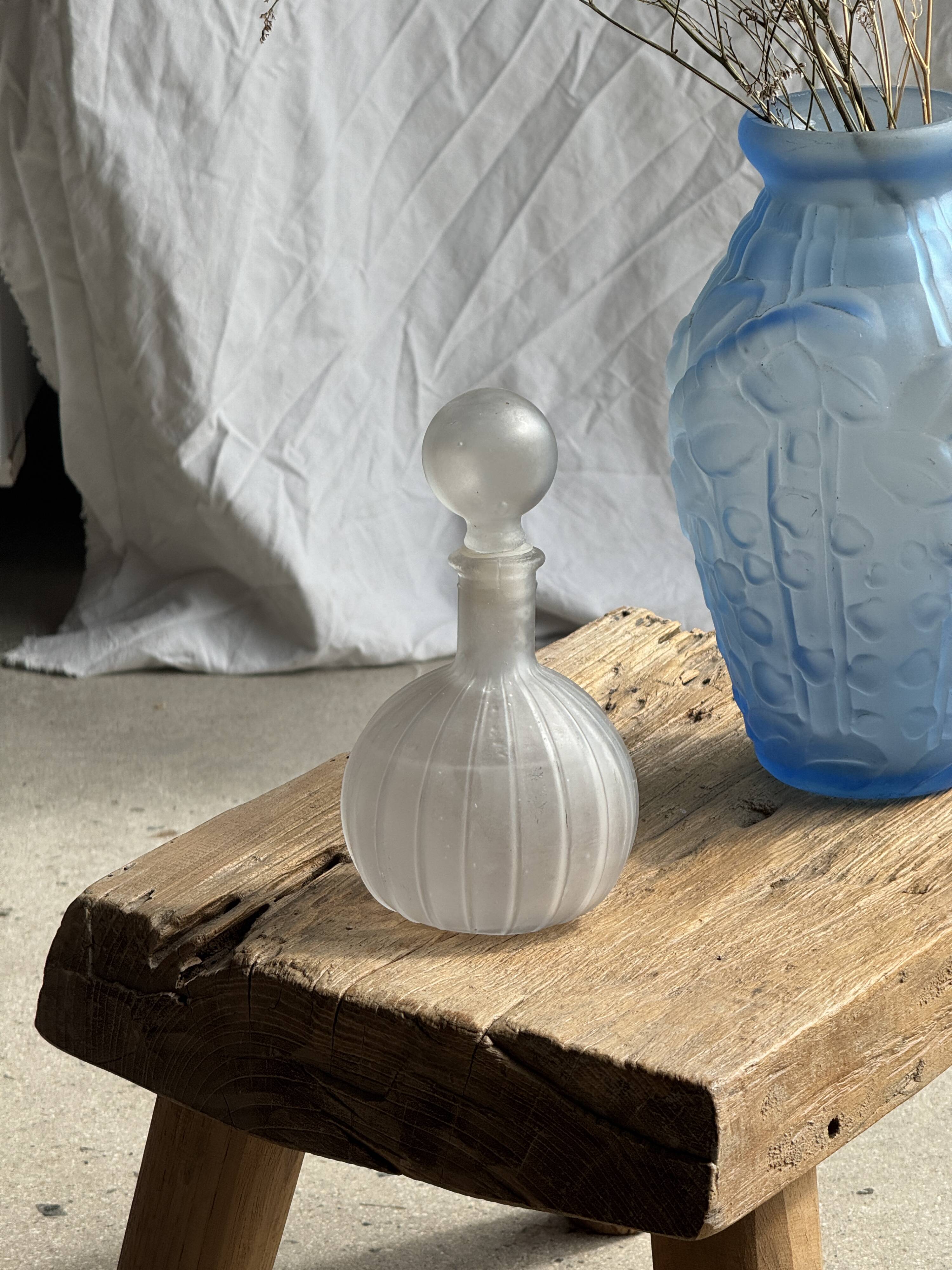 Large vintage matte glass H2O bottle