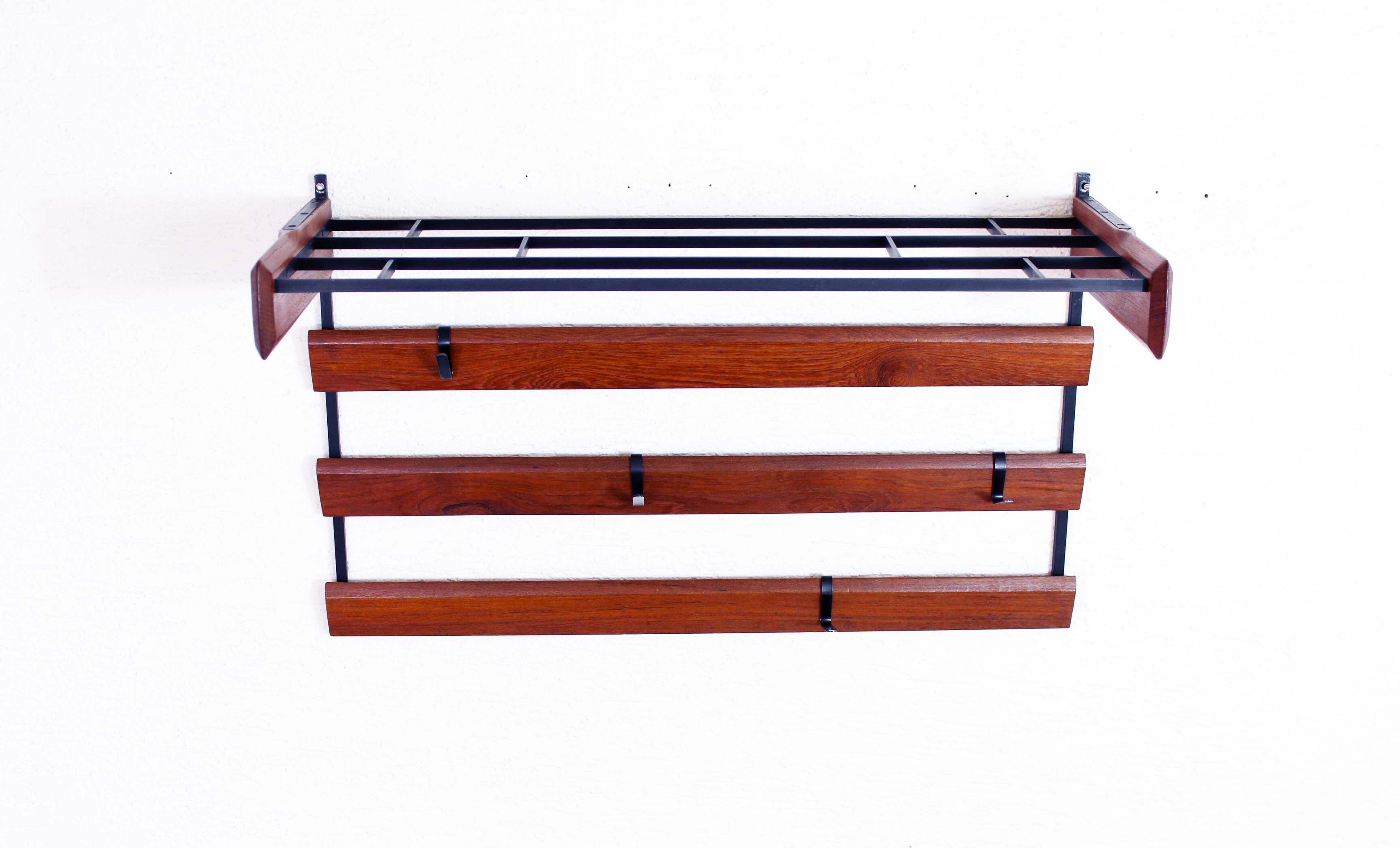 Superb jacket with a removable hooks door